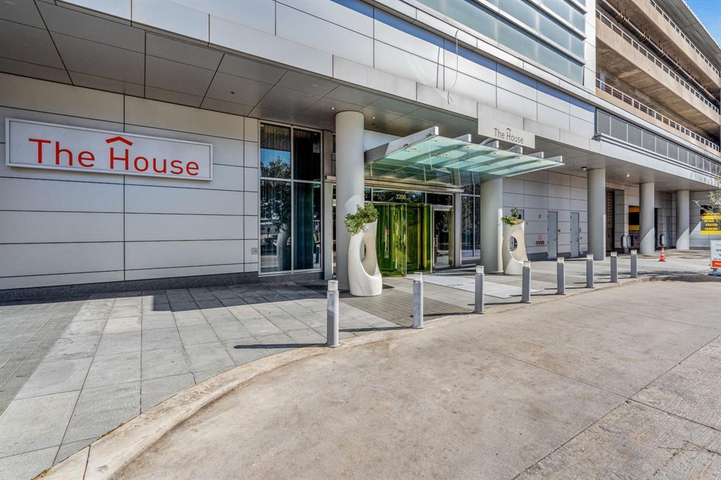 Dallas, Texas, 75219, United States, 2 Bedrooms Bedrooms, ,3 BathroomsBathrooms,Residential,For Sale,1916965