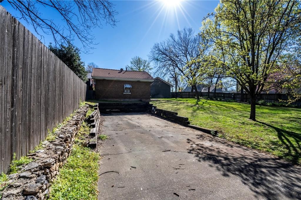 Siloam Springs, Arkansas, 72761, United States, 5 Bedrooms Bedrooms, ,3 BathroomsBathrooms,Residential,For Sale,1984286