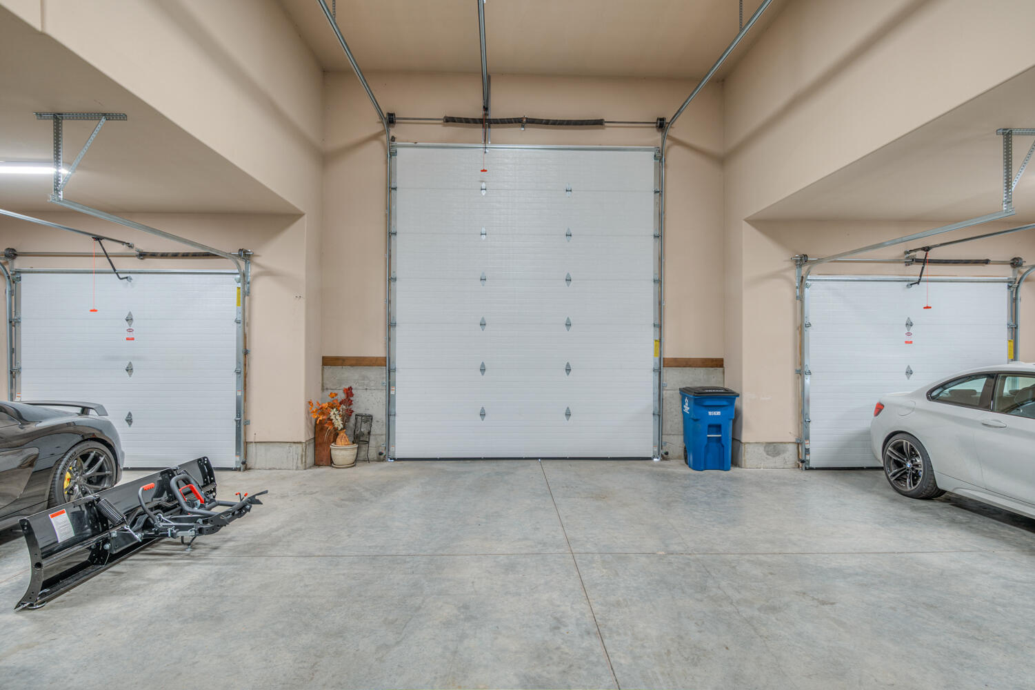 Bend, Oregon, 97703, United States, 3 Bedrooms Bedrooms, ,3 BathroomsBathrooms,Residential,For Sale,1984485