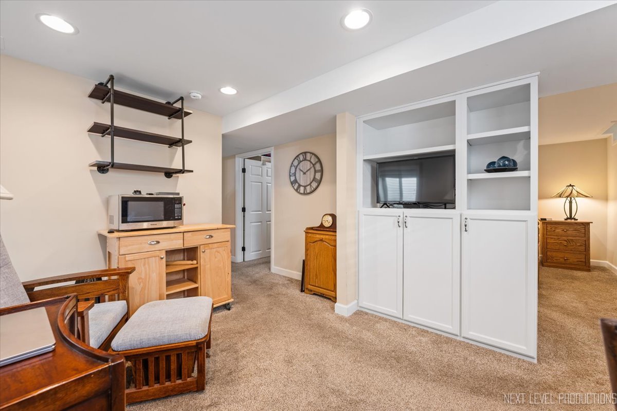 Naperville, Illinois, 60565, United States, 4 Bedrooms Bedrooms, ,4 BathroomsBathrooms,Residential,For Sale,1987037