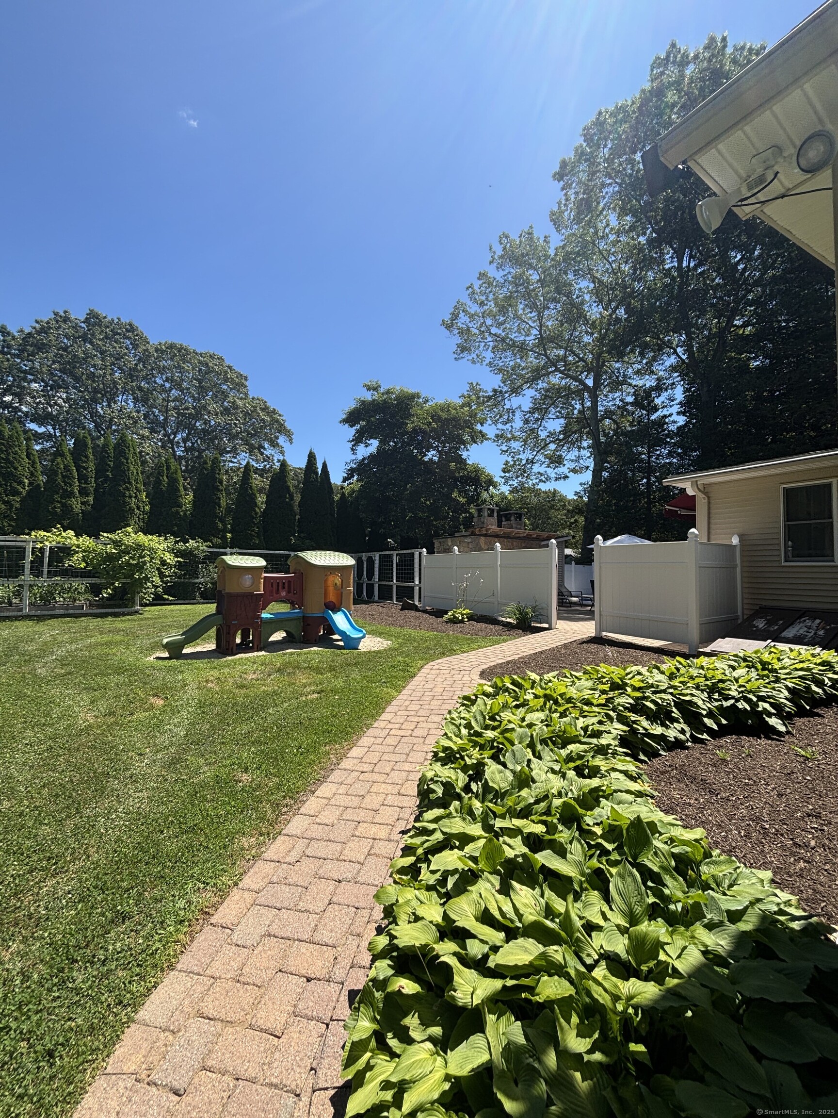 East Lyme, Connecticut, 06357, United States, 3 Bedrooms Bedrooms, ,2 BathroomsBathrooms,Residential,For Sale,1931029
