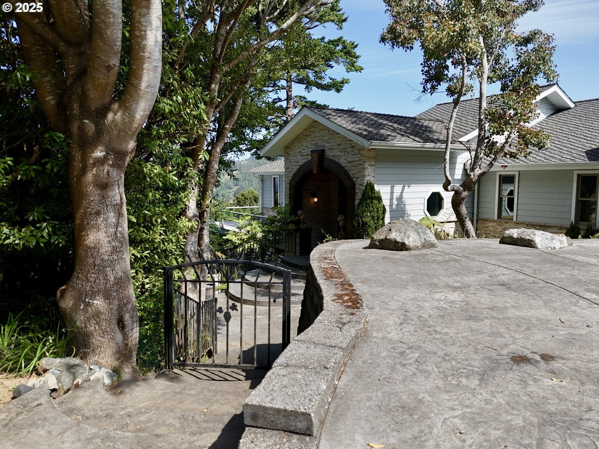 Gold Beach, Oregon, 97444, United States, 3 Bedrooms Bedrooms, ,5 BathroomsBathrooms,Residential,For Sale,1974377