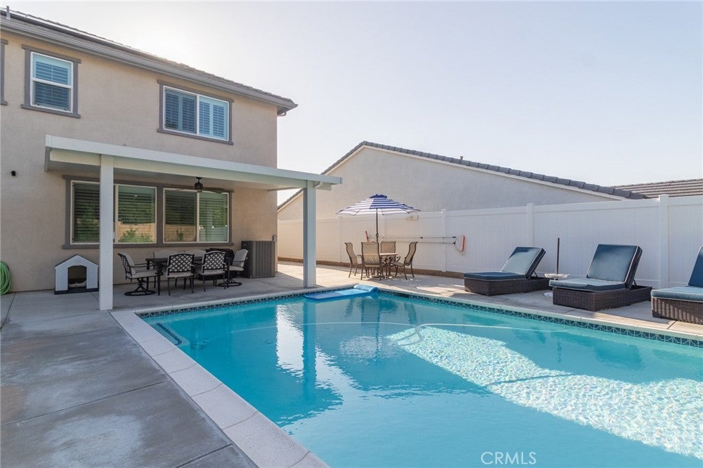 Redlands, California, 92374, United States, 5 Bedrooms Bedrooms, ,4 BathroomsBathrooms,Residential,For Sale,1974798