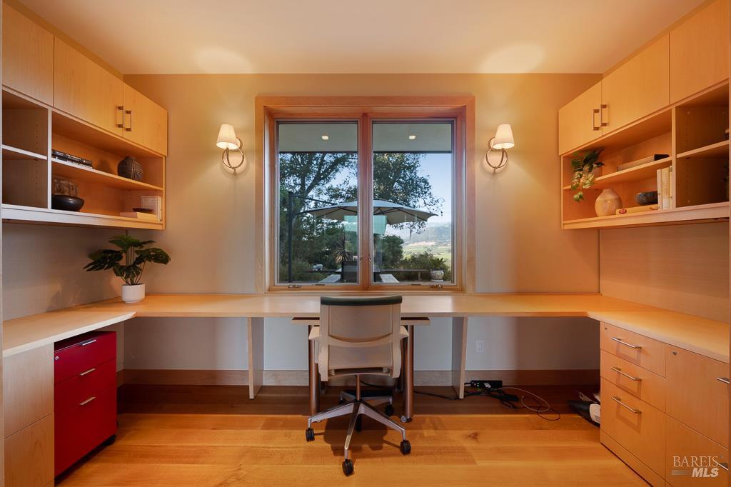 Healdsburg, California, 95448, United States, 3 Bedrooms Bedrooms, ,4 BathroomsBathrooms,Residential,For Sale,1866142