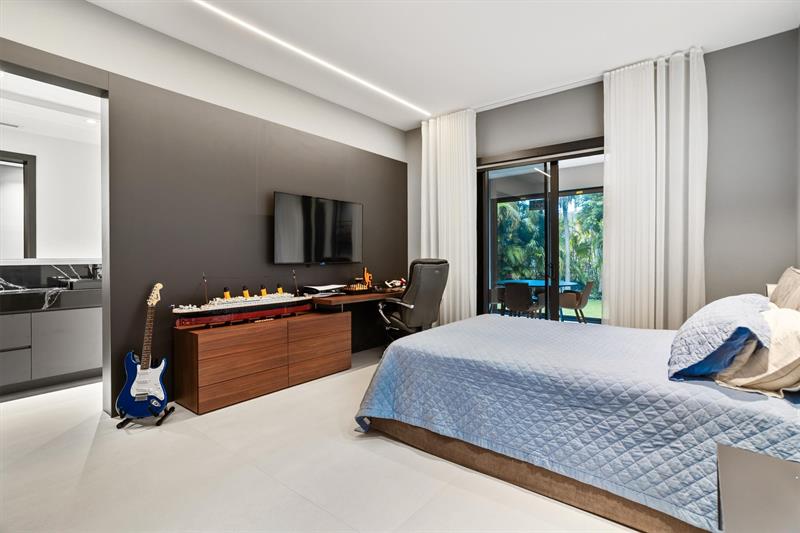 Weston, Florida, 33331, United States, 7 Bedrooms Bedrooms, ,9 BathroomsBathrooms,Residential,For Sale,1946951