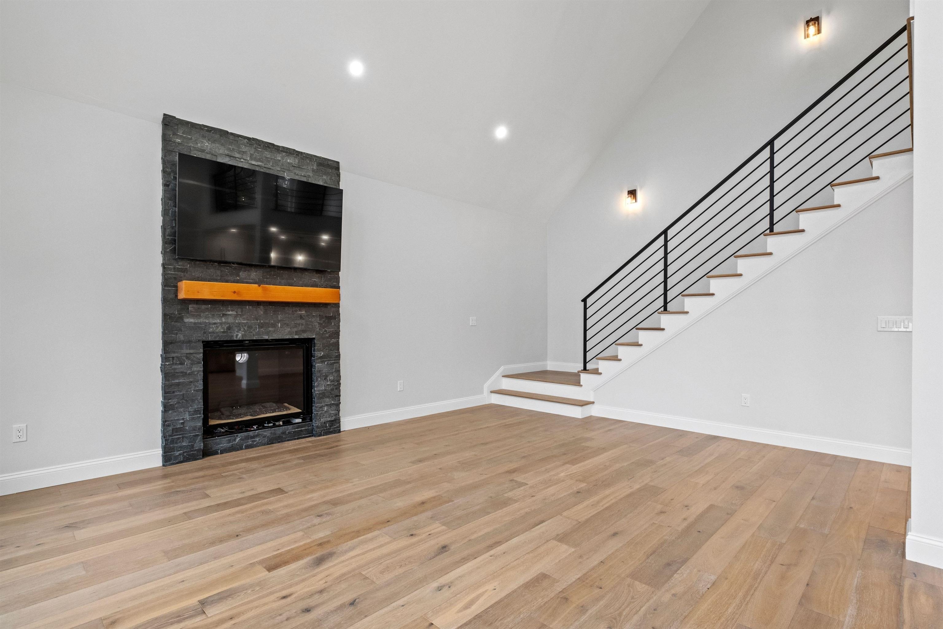 Thornton, New Hampshire, 03285, United States, 3 Bedrooms Bedrooms, ,3 BathroomsBathrooms,Residential,For Sale,1928868