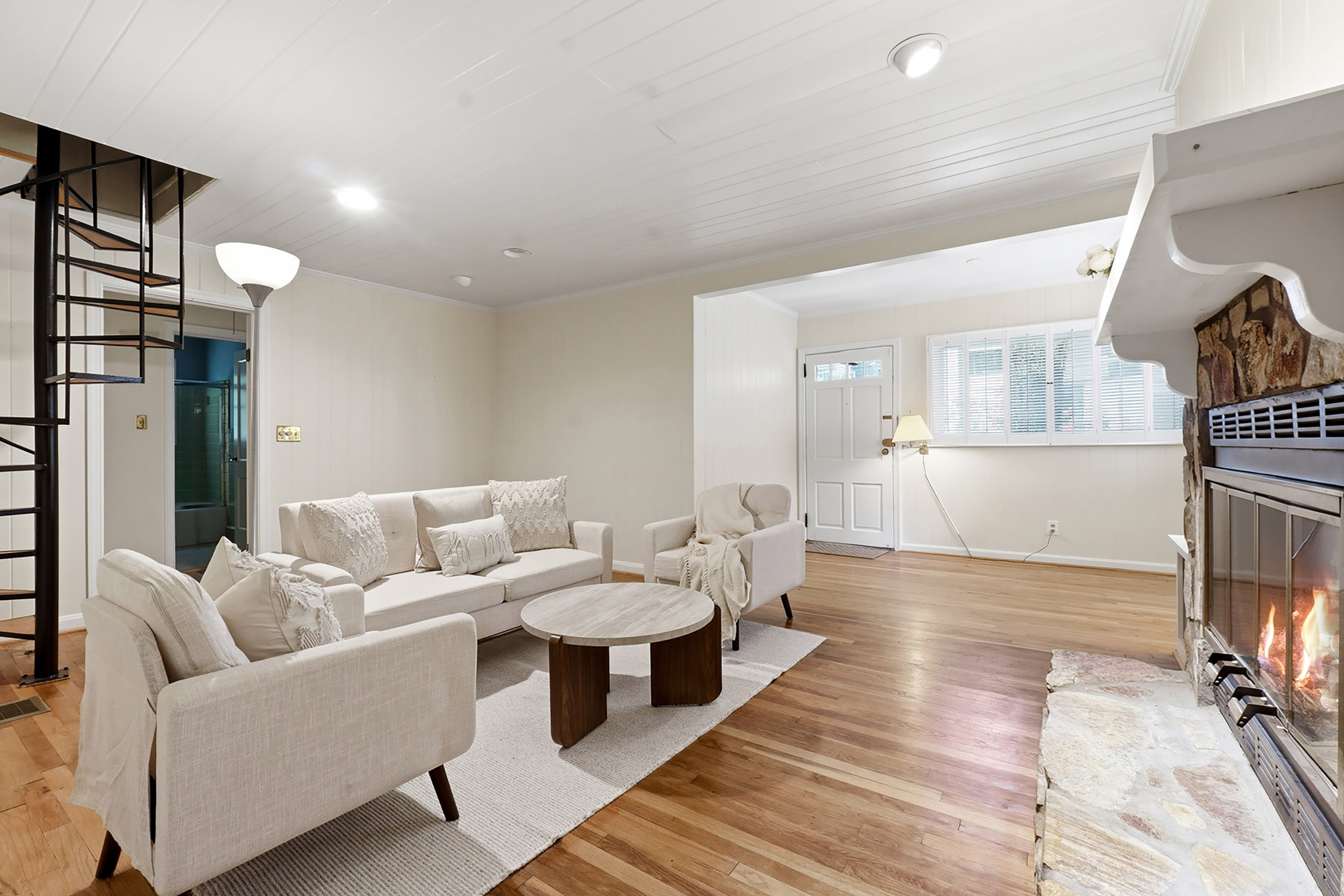  Incredible Deep Level Sought-After Lavista Park Lot - 物件實景