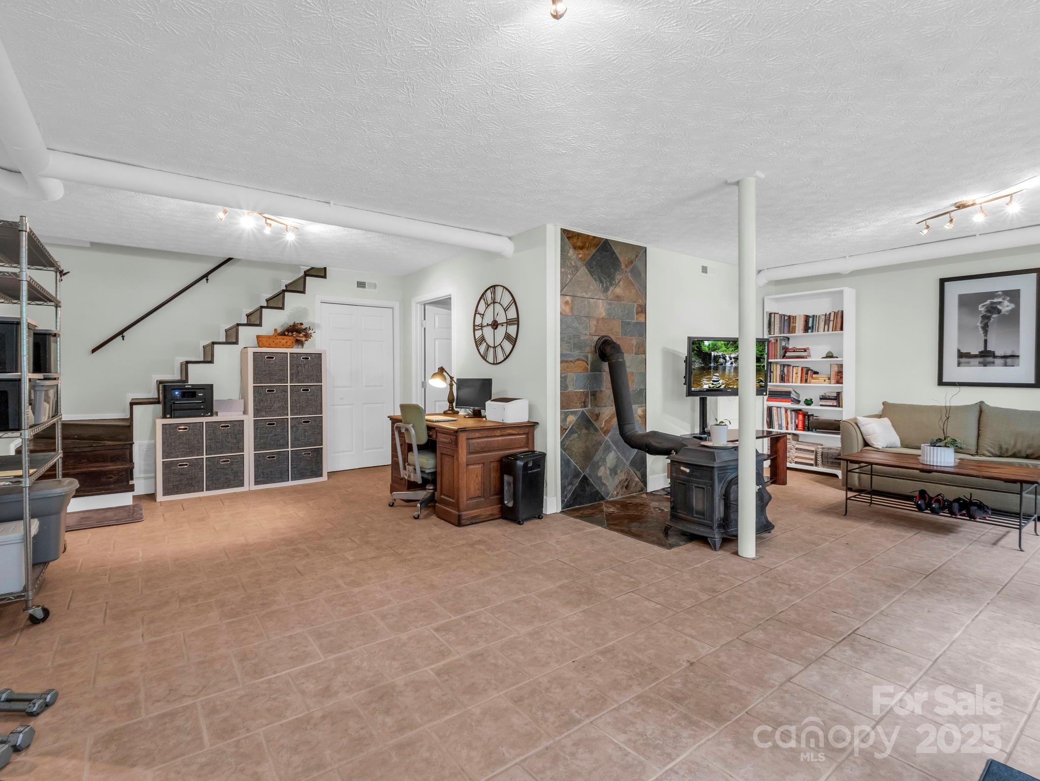 Saluda, North Carolina, 28773, United States, 4 Bedrooms Bedrooms, ,2 BathroomsBathrooms,Residential,For Sale,1978089