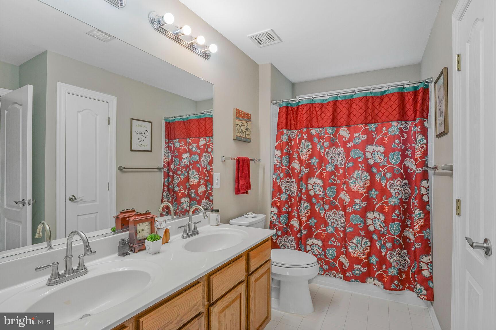 Woodbridge, Virginia, 22192, United States, 5 Bedrooms Bedrooms, ,5 BathroomsBathrooms,Residential,For Sale,1825491