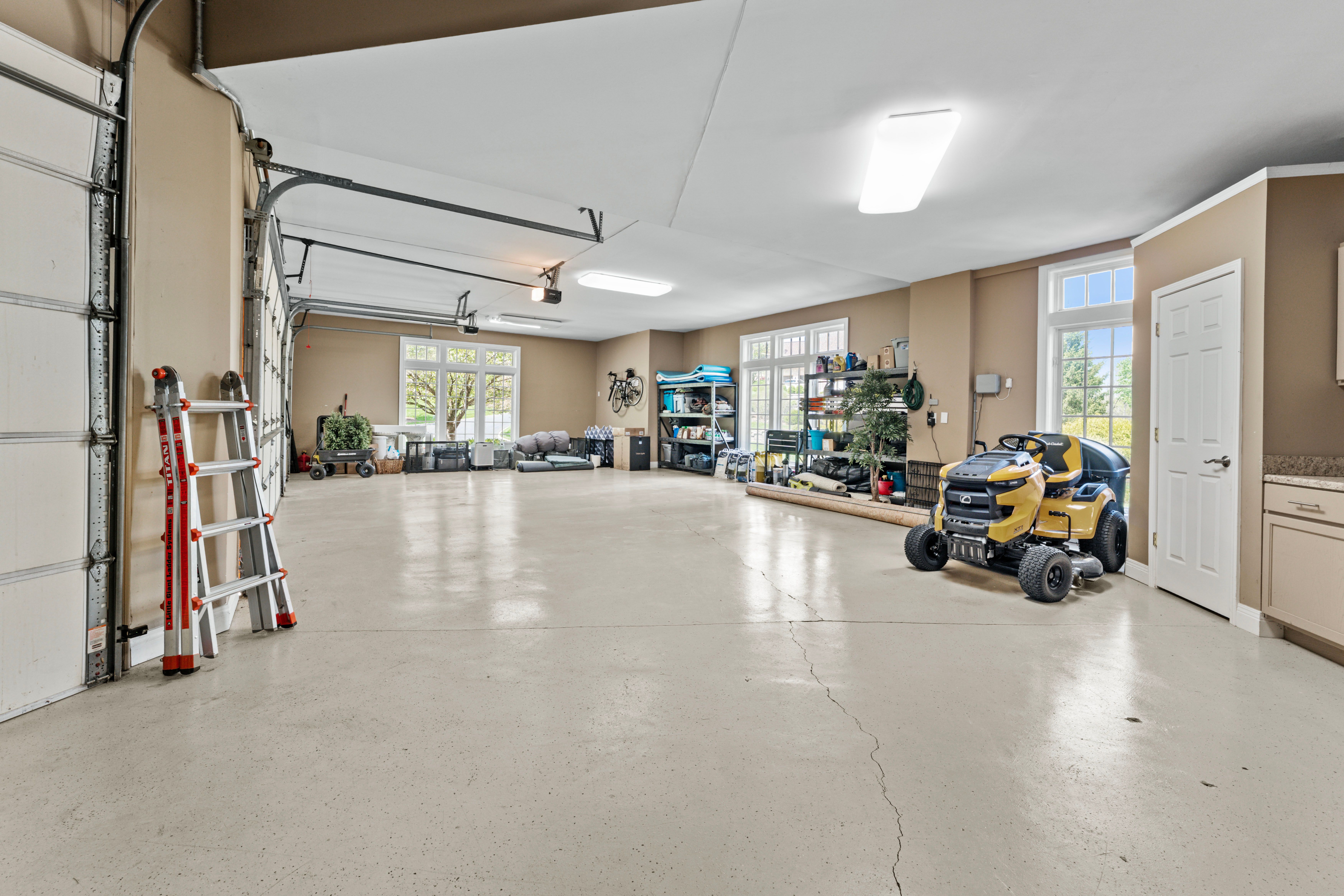  A stunning 1.5-story in sought after Wills Trace subdivision - 物件實景