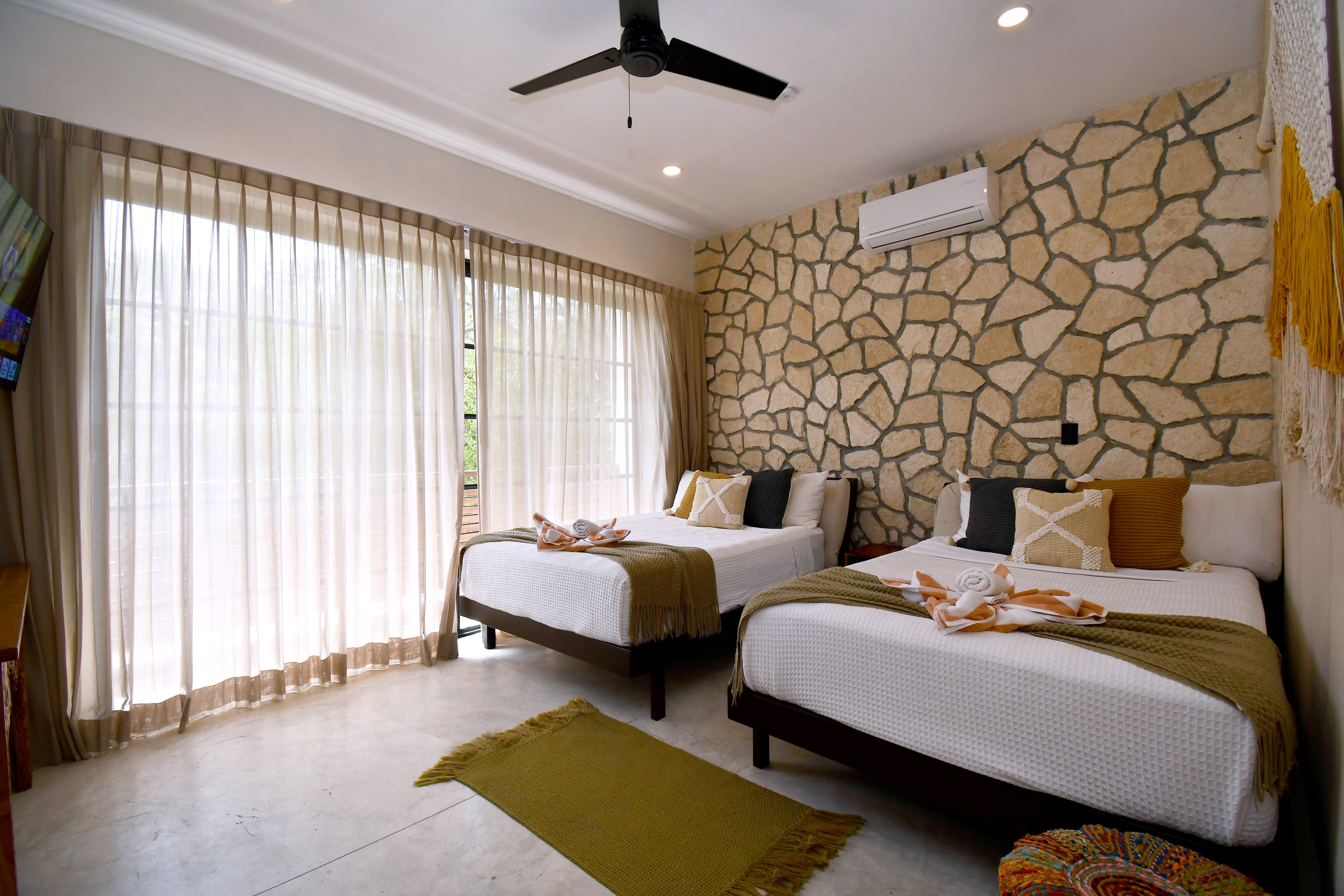  Casa Piedra  3-Bedroom Townhouse – One Lock-Off - 物件實景