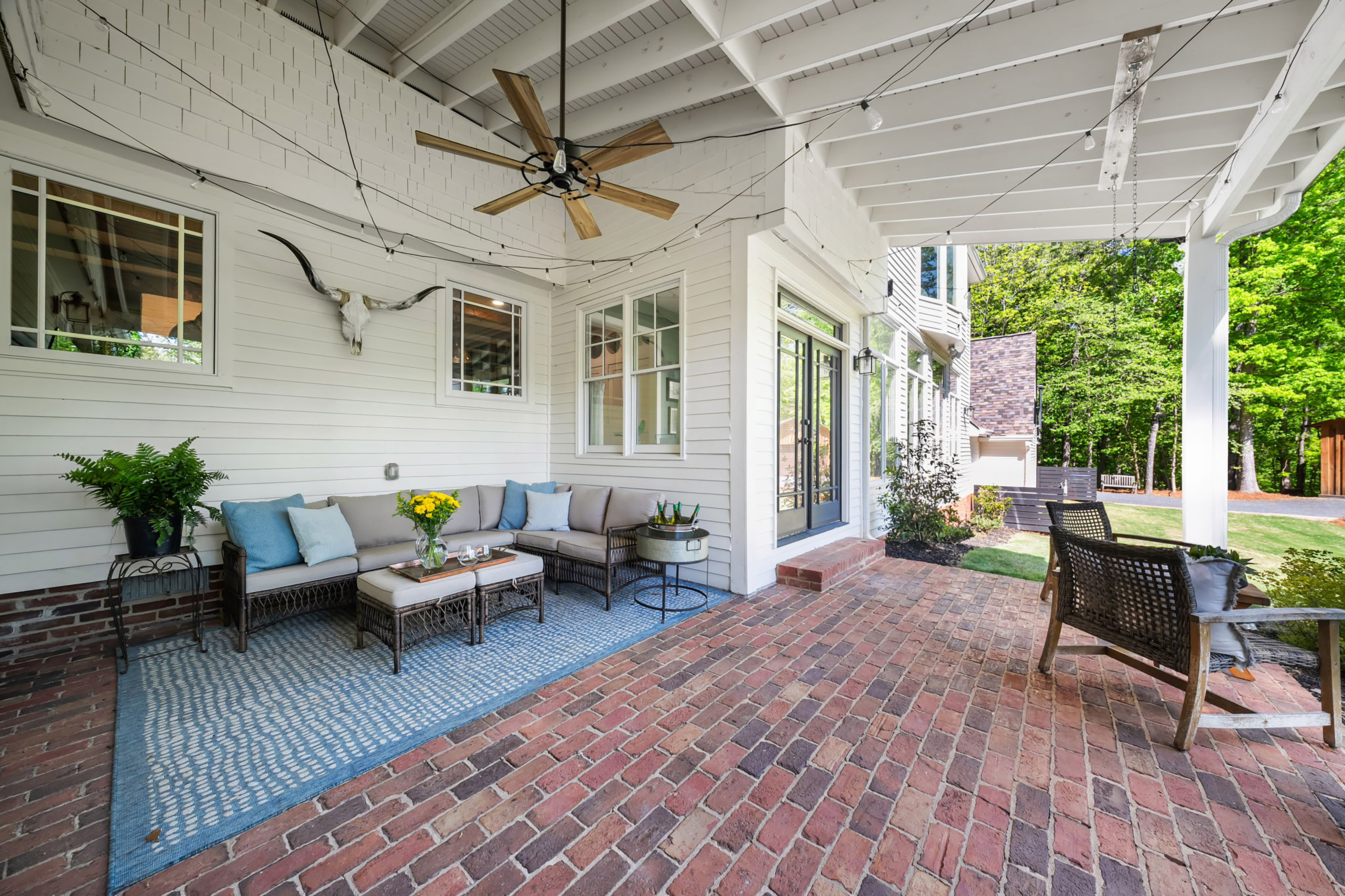  Live Timeless in Coveted Farmhouse on 4+ Private Gated Acres In Roswell - 物件實景