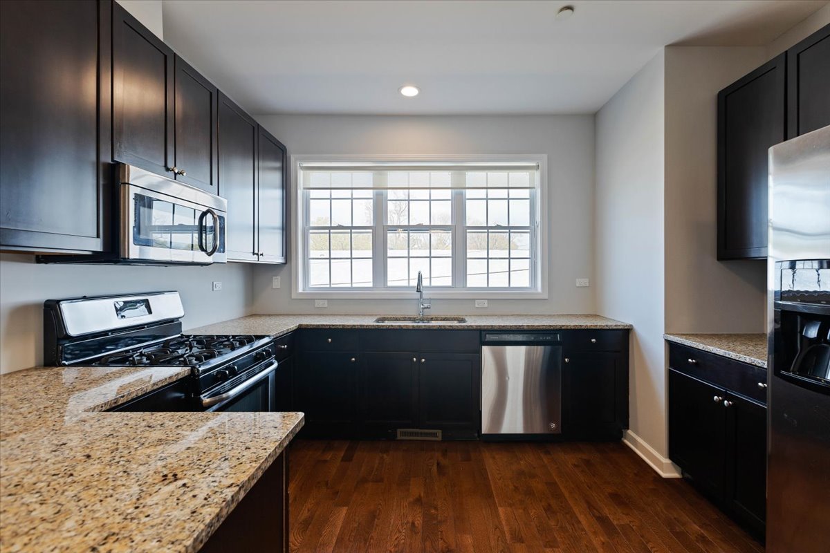 Evanston, Illinois, 60201, United States, 4 Bedrooms Bedrooms, ,3 BathroomsBathrooms,Residential,For Sale,1981115