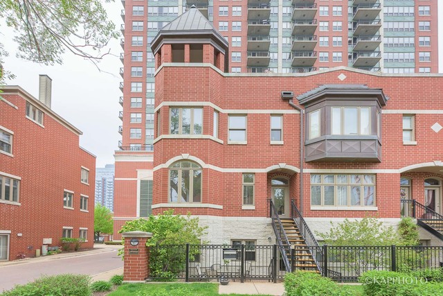 310 E 18th St, Chicago, Illinois, 60616, United States, 3 Bedrooms Bedrooms, ,4 BathroomsBathrooms,Residential,For Sale,310 E 18th St,1010356