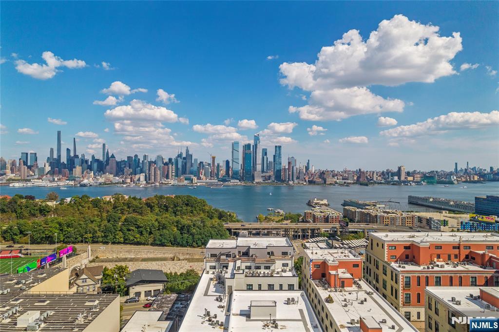 Weehawken, New Jersey, 07086, United States, 2 Bedrooms Bedrooms, ,2 BathroomsBathrooms,Residential,For Sale,1840362