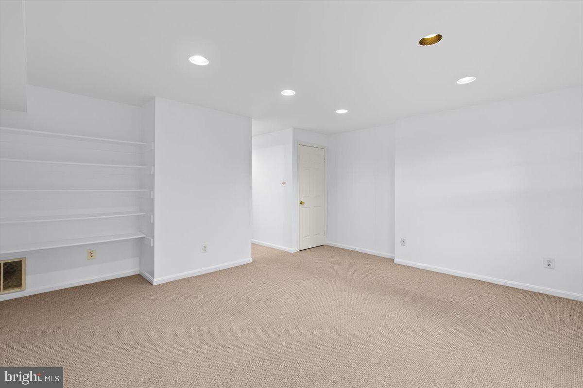 Alexandria, Virginia, 22306, United States, 3 Bedrooms Bedrooms, ,4 BathroomsBathrooms,Residential,For Sale,1984696