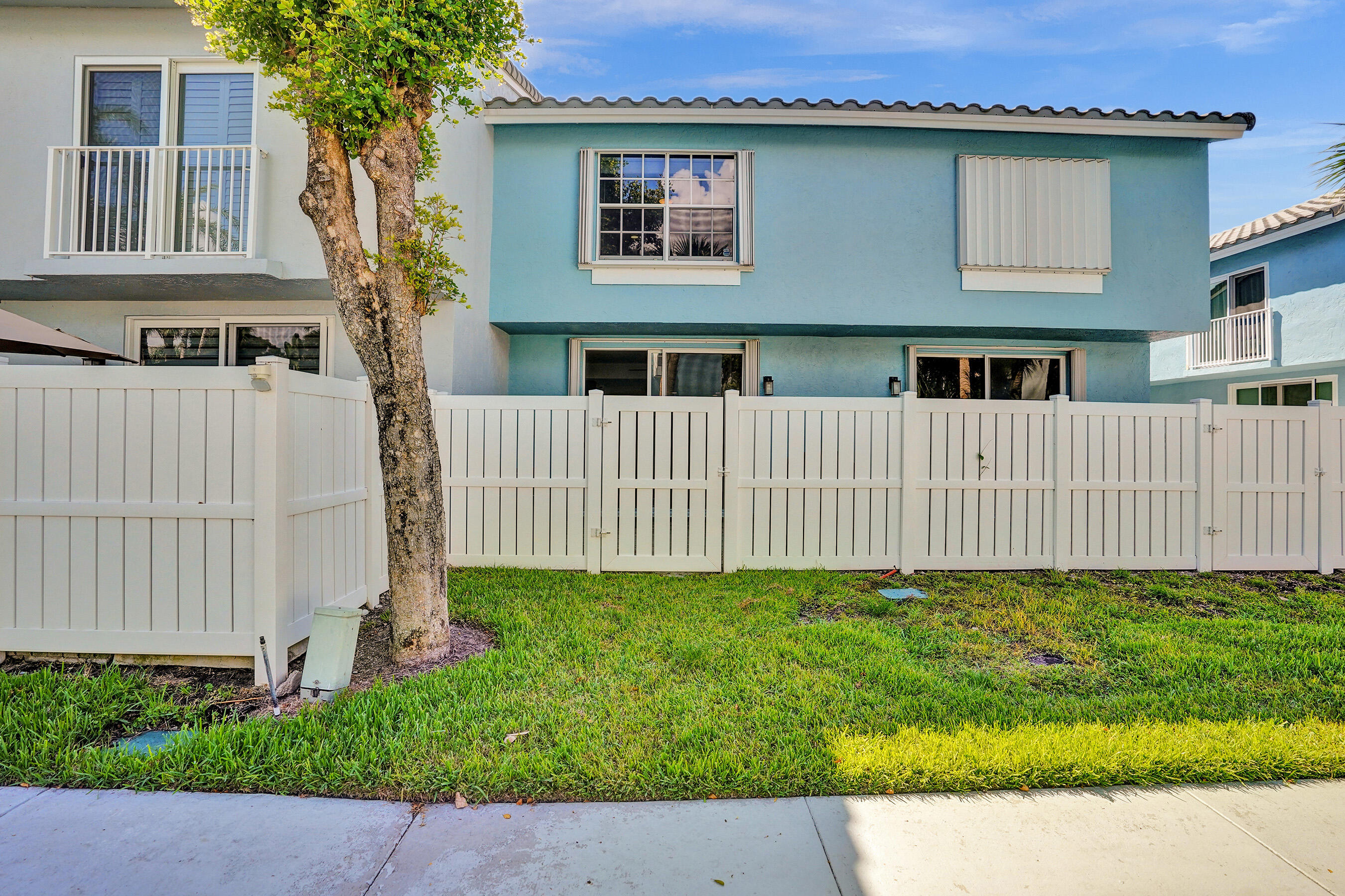 Boca Raton, Florida, 33487, United States, 3 Bedrooms Bedrooms, ,3 BathroomsBathrooms,Residential,For Sale,1986556