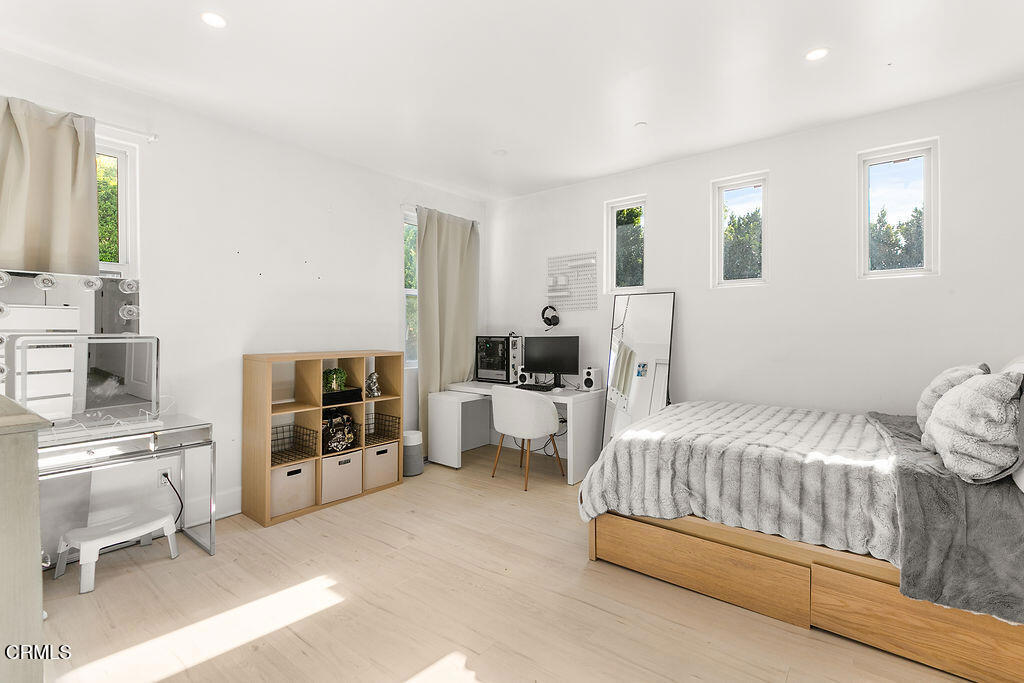 Thousand Oaks, California, 91362, United States, 4 Bedrooms Bedrooms, ,4 BathroomsBathrooms,Residential,For Sale,1997017