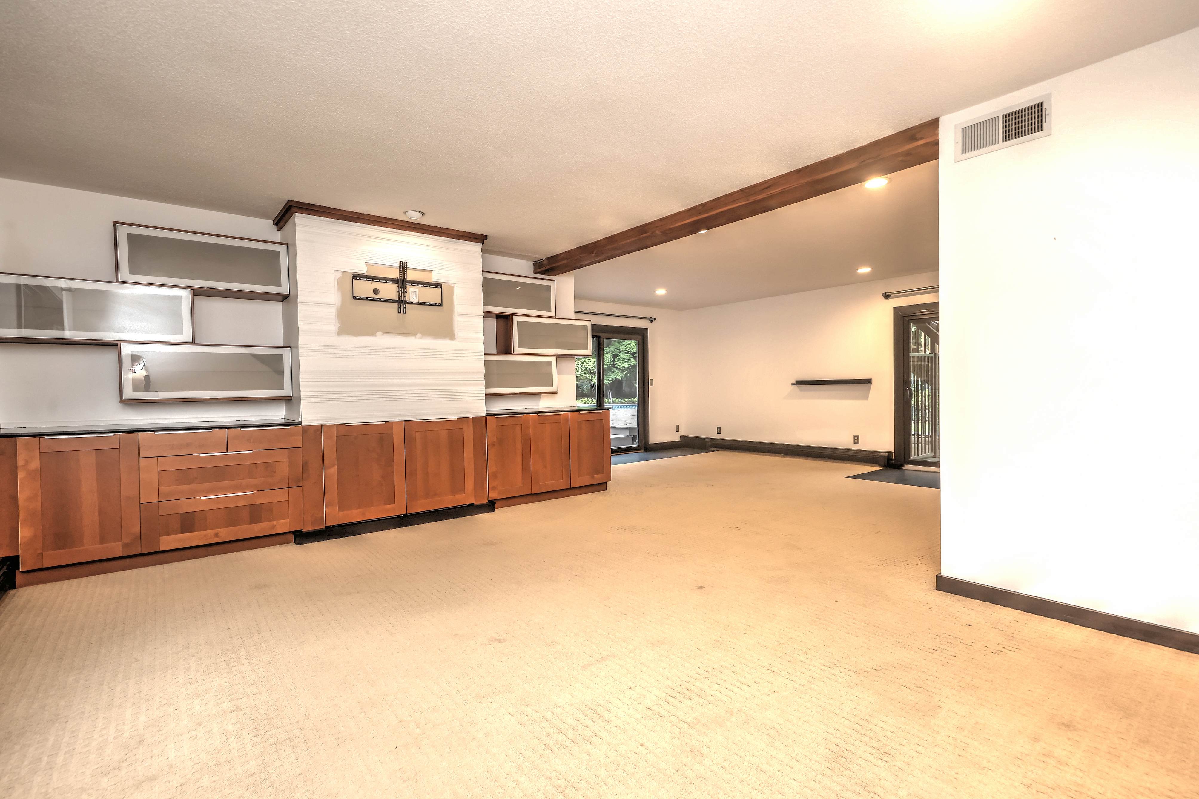  Sophisticated Contemporary set in a Serene Setting - 物件實景