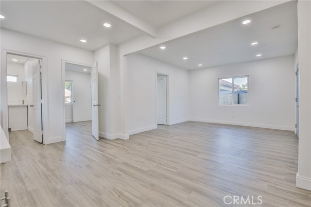 Los Angeles, California, 90003, United States, 4 Bedrooms Bedrooms, ,Residential,For Sale,2010724