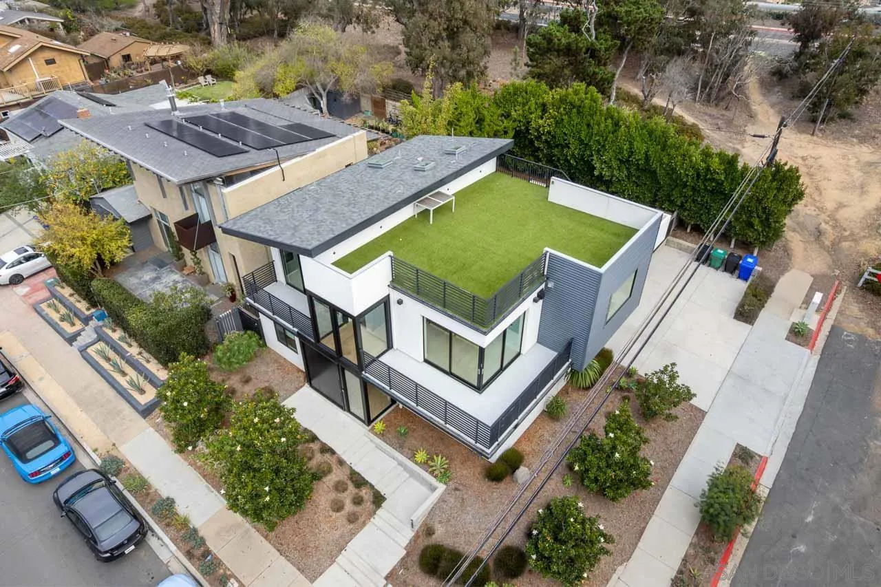 La Jolla, California, 92037, United States, 4 Bedrooms Bedrooms, ,3 BathroomsBathrooms,Residential,For Sale,1992074