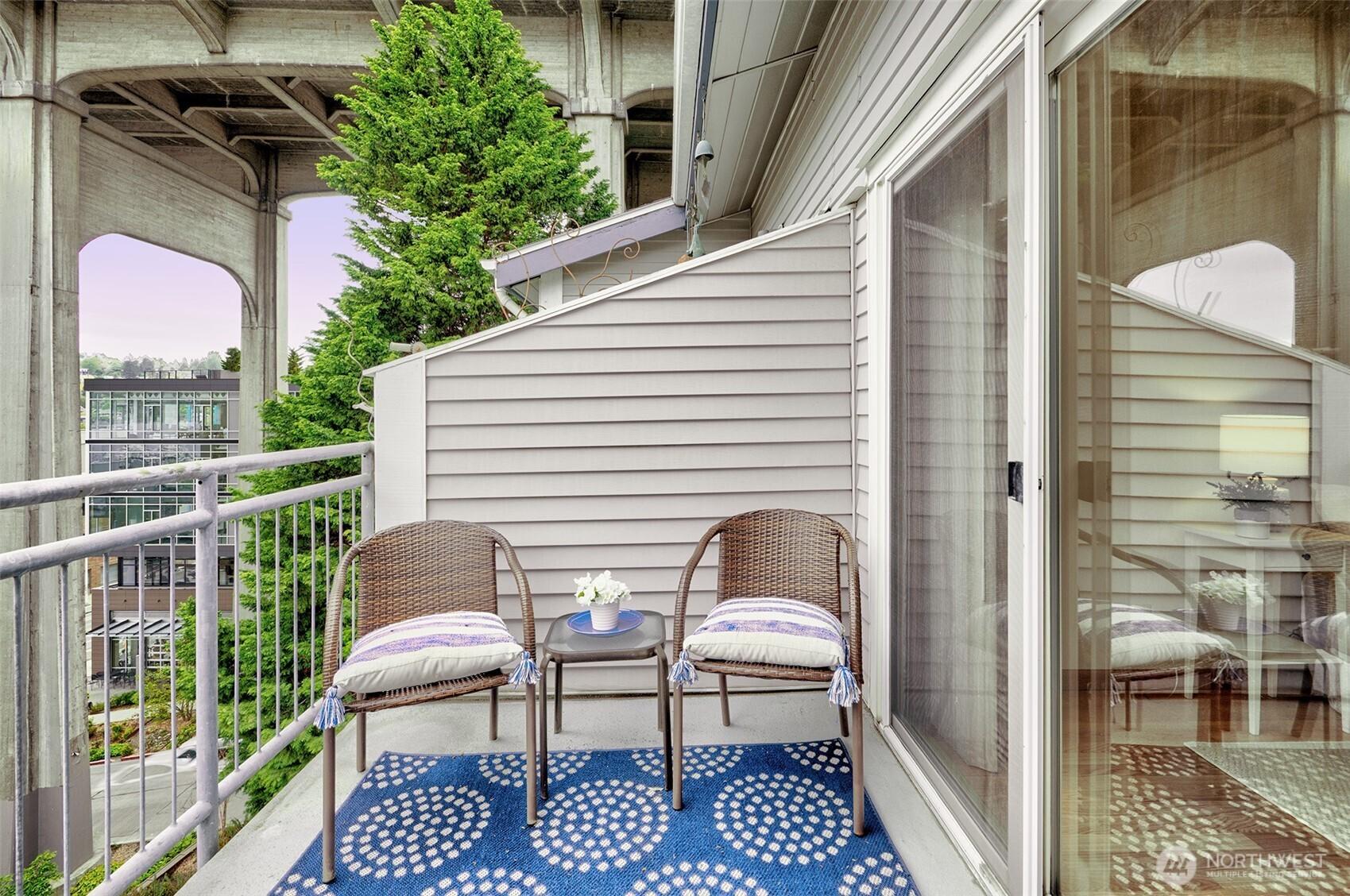 SEATTLE, Washington, 98103, United States, 2 Bedrooms Bedrooms, ,2 BathroomsBathrooms,Residential,For Sale,1794014