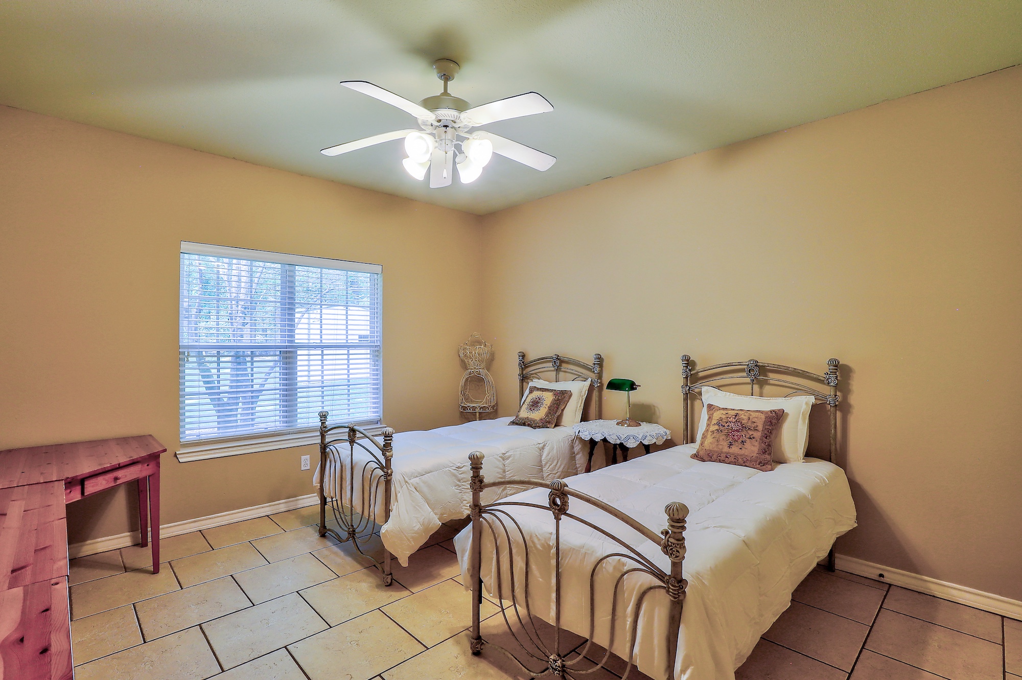 Texarkana, Texas, 75503, United States, 3 Bedrooms Bedrooms, ,4 BathroomsBathrooms,Residential,For Sale,1841636