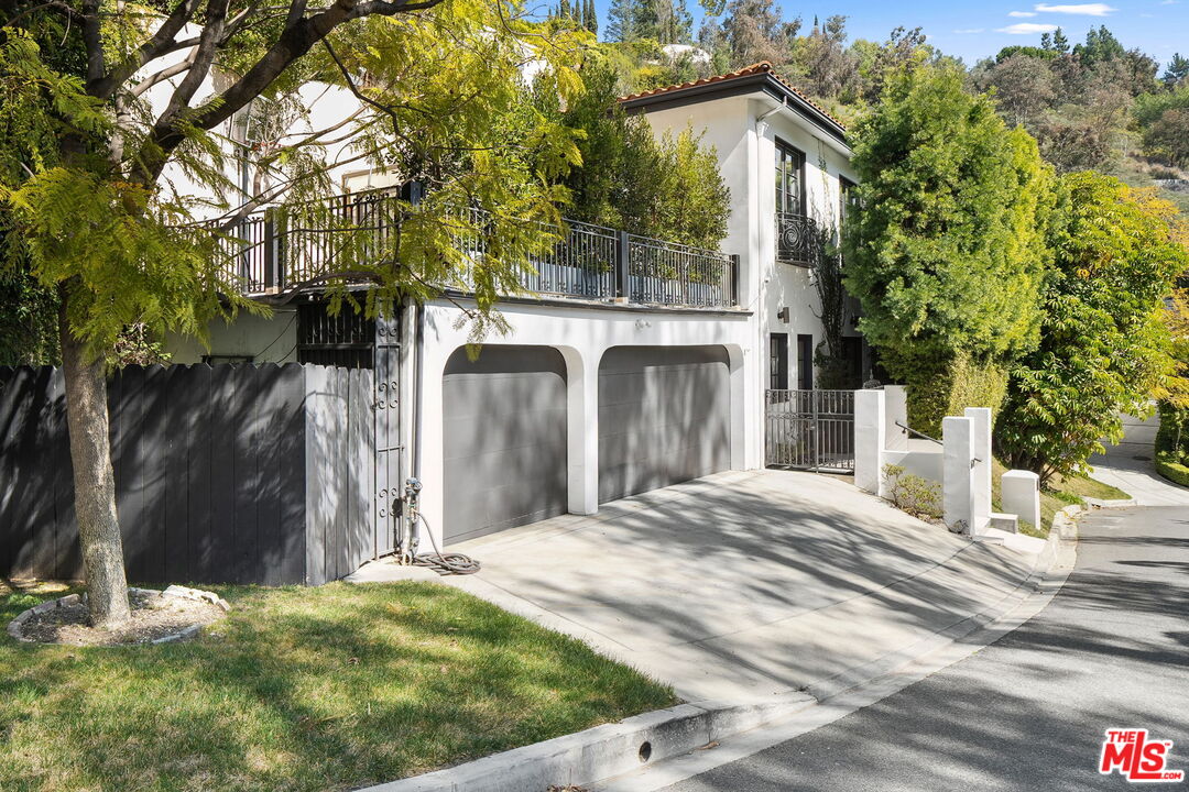 Beverly Hills Post Office, California, 90210, United States, 5 Bedrooms Bedrooms, ,6 BathroomsBathrooms,Residential,For Sale,1723543