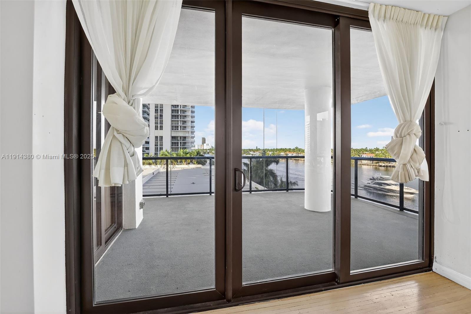 Aventura, Florida, 33180, United States, 3 Bedrooms Bedrooms, ,3 BathroomsBathrooms,Residential,For Sale,1994376