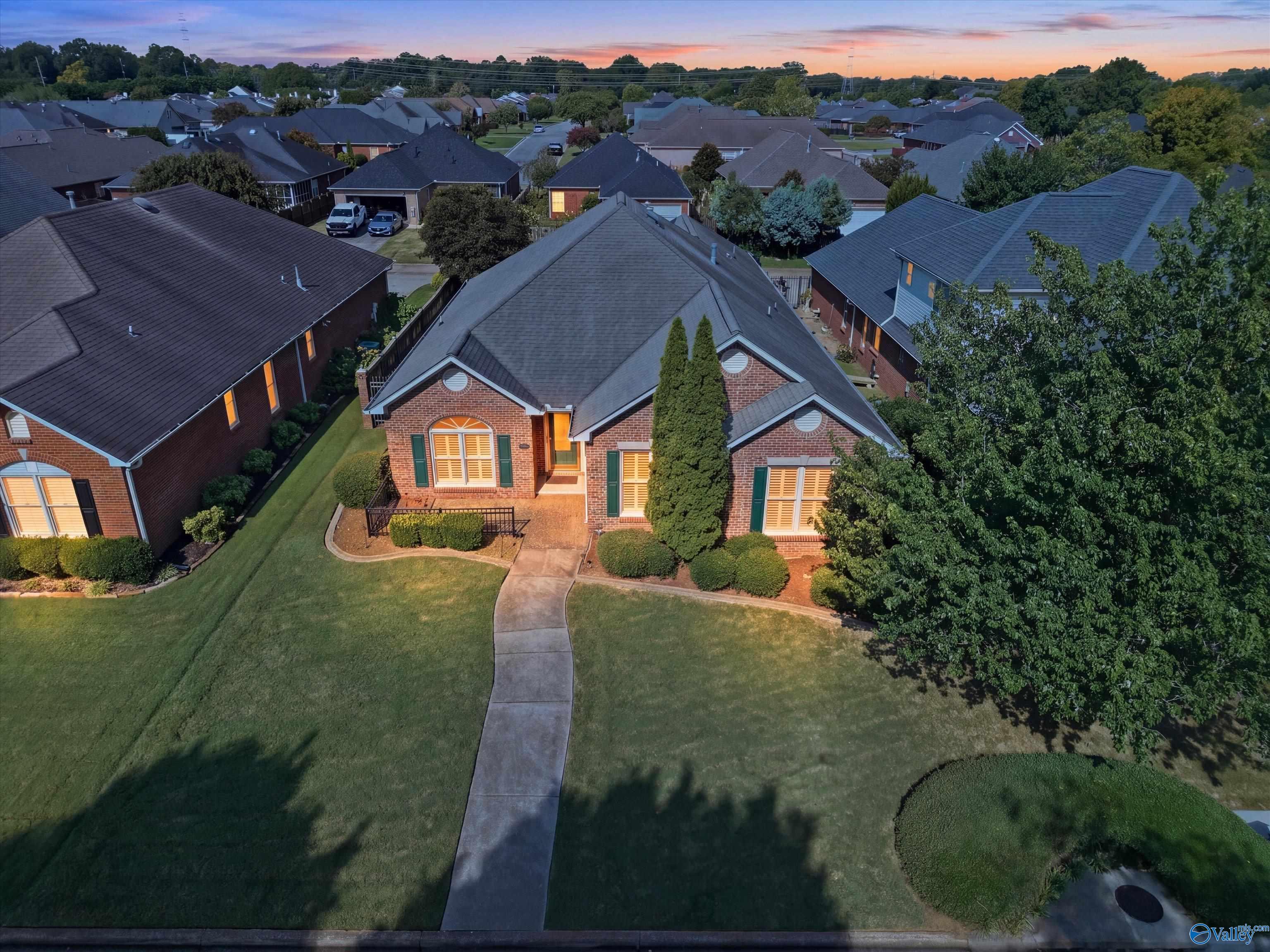 Danbury Ln, Decatur, AL 35601