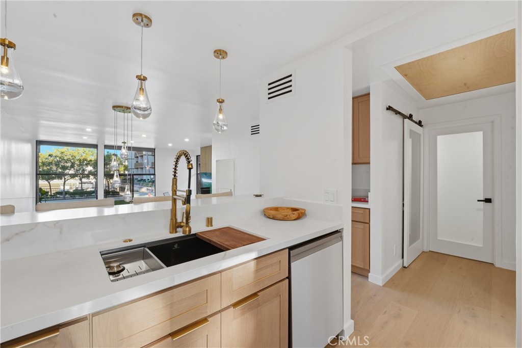 Long Beach, California, 90803, United States, 1 Bedroom Bedrooms, ,1 BathroomBathrooms,Residential,For Sale,2003113