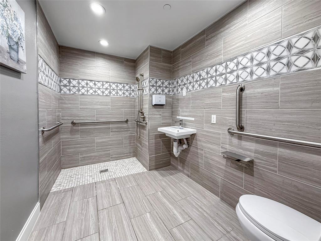 Garland, Texas, 75041, United States, 8 Bedrooms Bedrooms, ,4 BathroomsBathrooms,Residential,For Sale,2003441