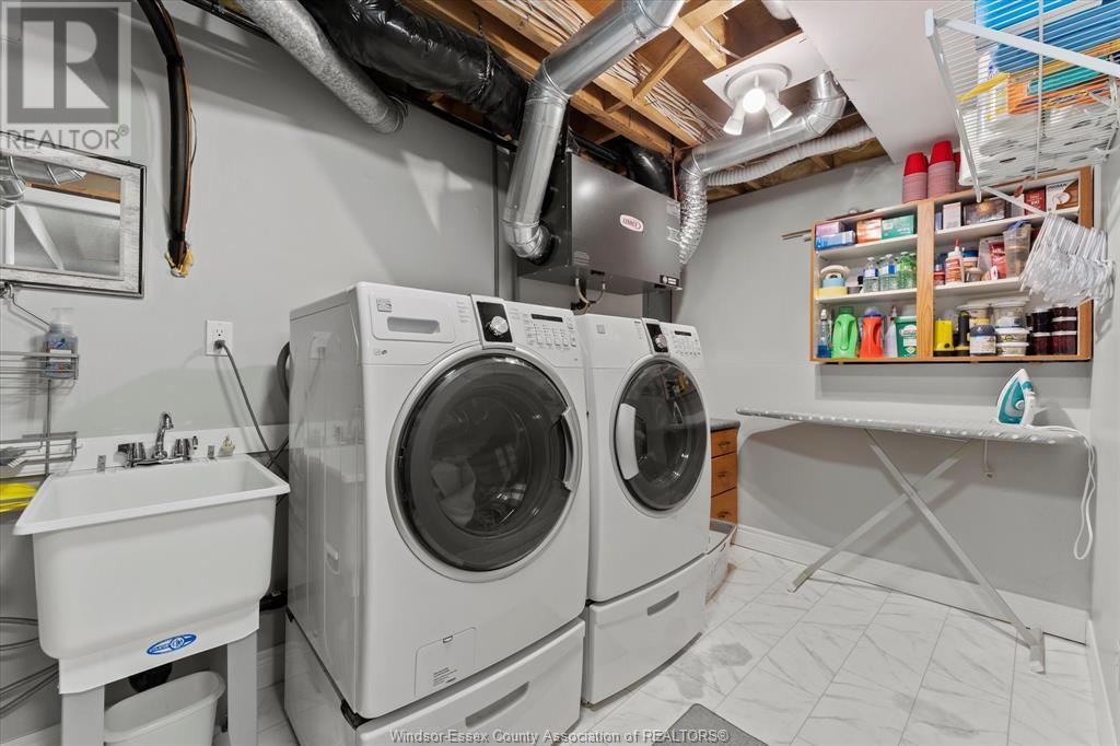 TILBURY, Ontario, N0P 2L0, CA, 3 Bedrooms Bedrooms, ,1 BathroomBathrooms,Residential,For Sale,1916893