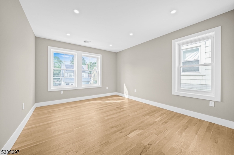 Maplewood Twp., New Jersey, 07040, United States, 4 Bedrooms Bedrooms, ,4 BathroomsBathrooms,Residential,For Sale,1950827