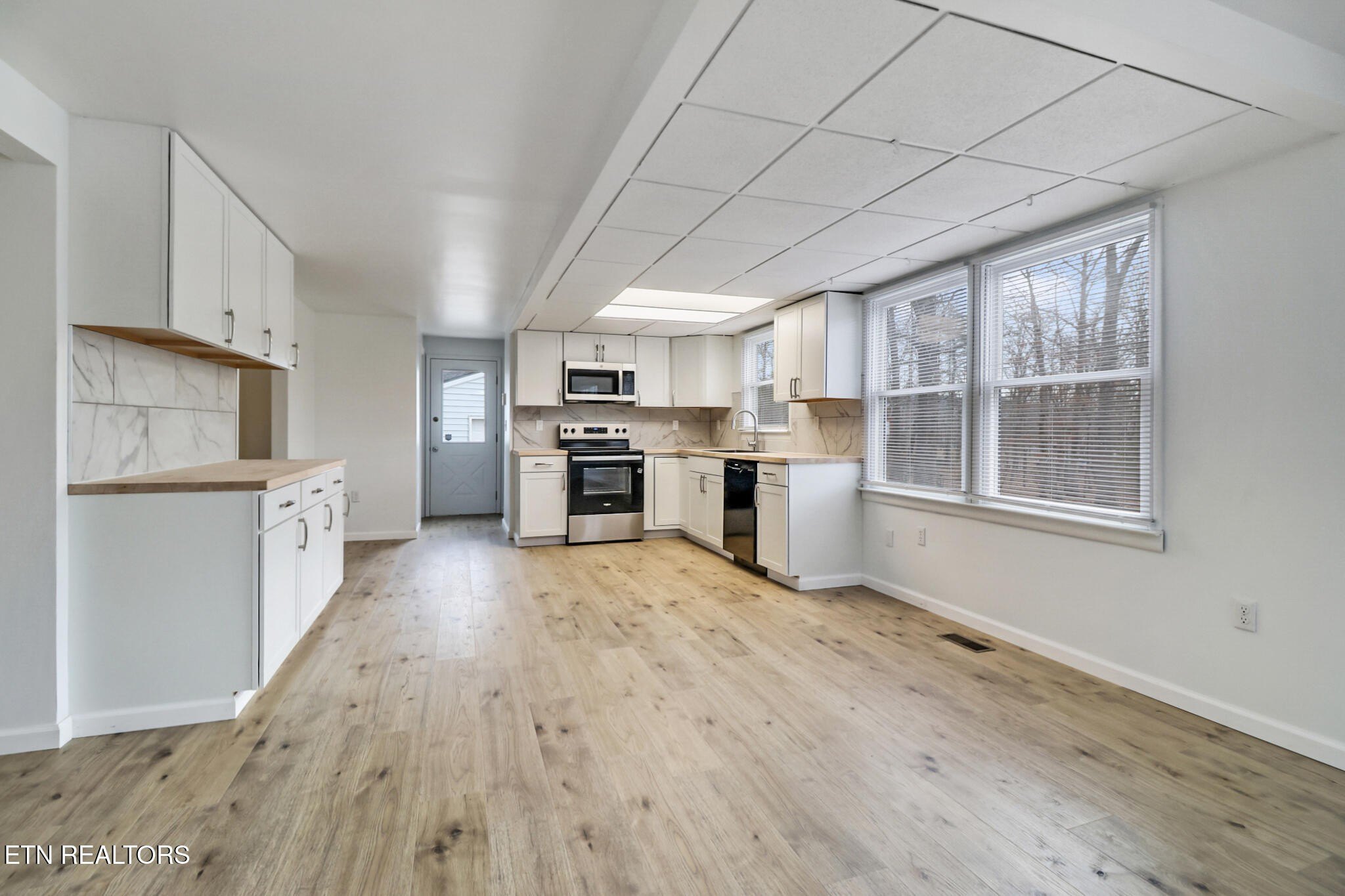 Crossville, Tennessee, 38555, United States, 4 Bedrooms Bedrooms, ,3 BathroomsBathrooms,Residential,For Sale,2005709