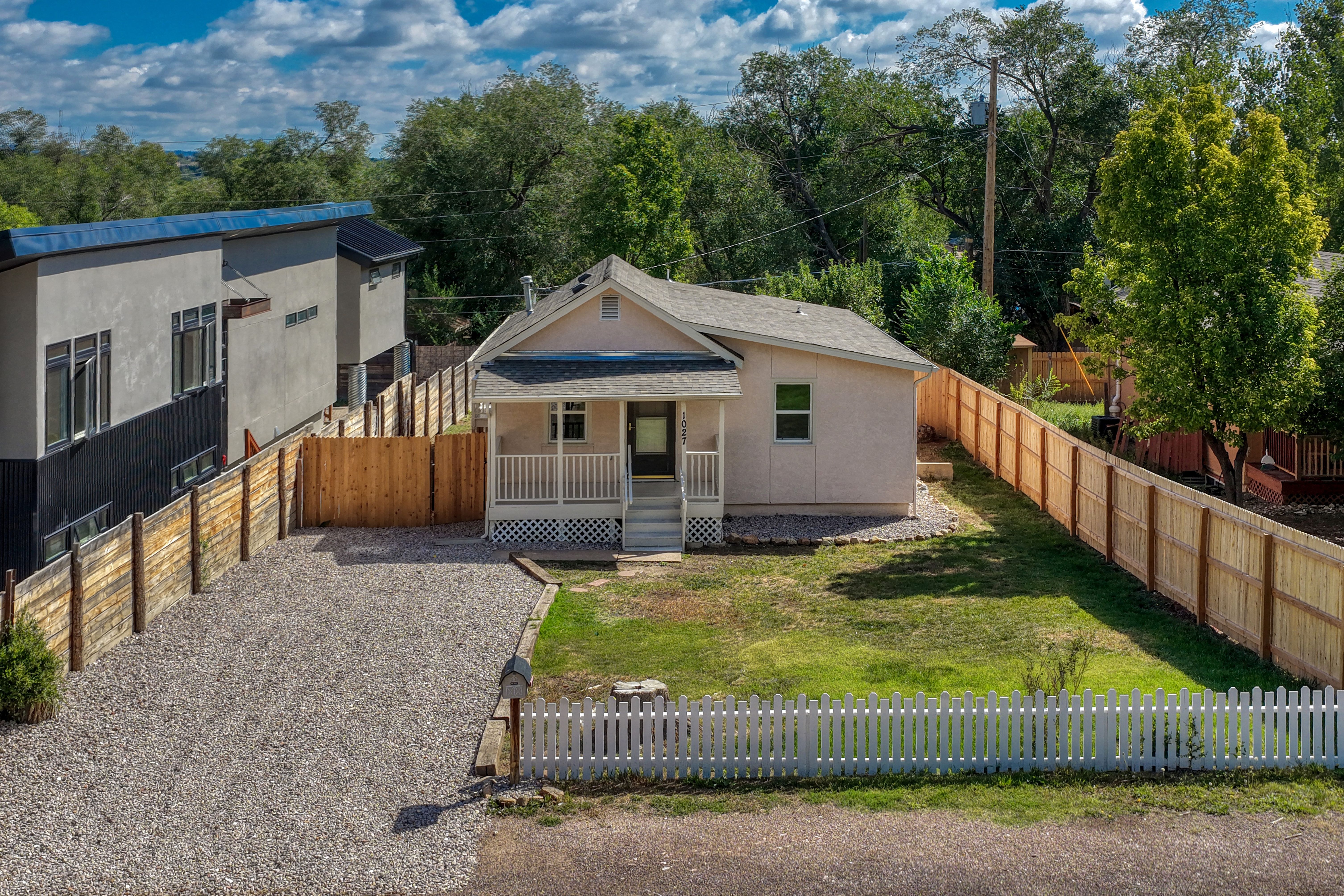  Welcome to This Beautifully Updated Home in Calvert Heights - 物件實景