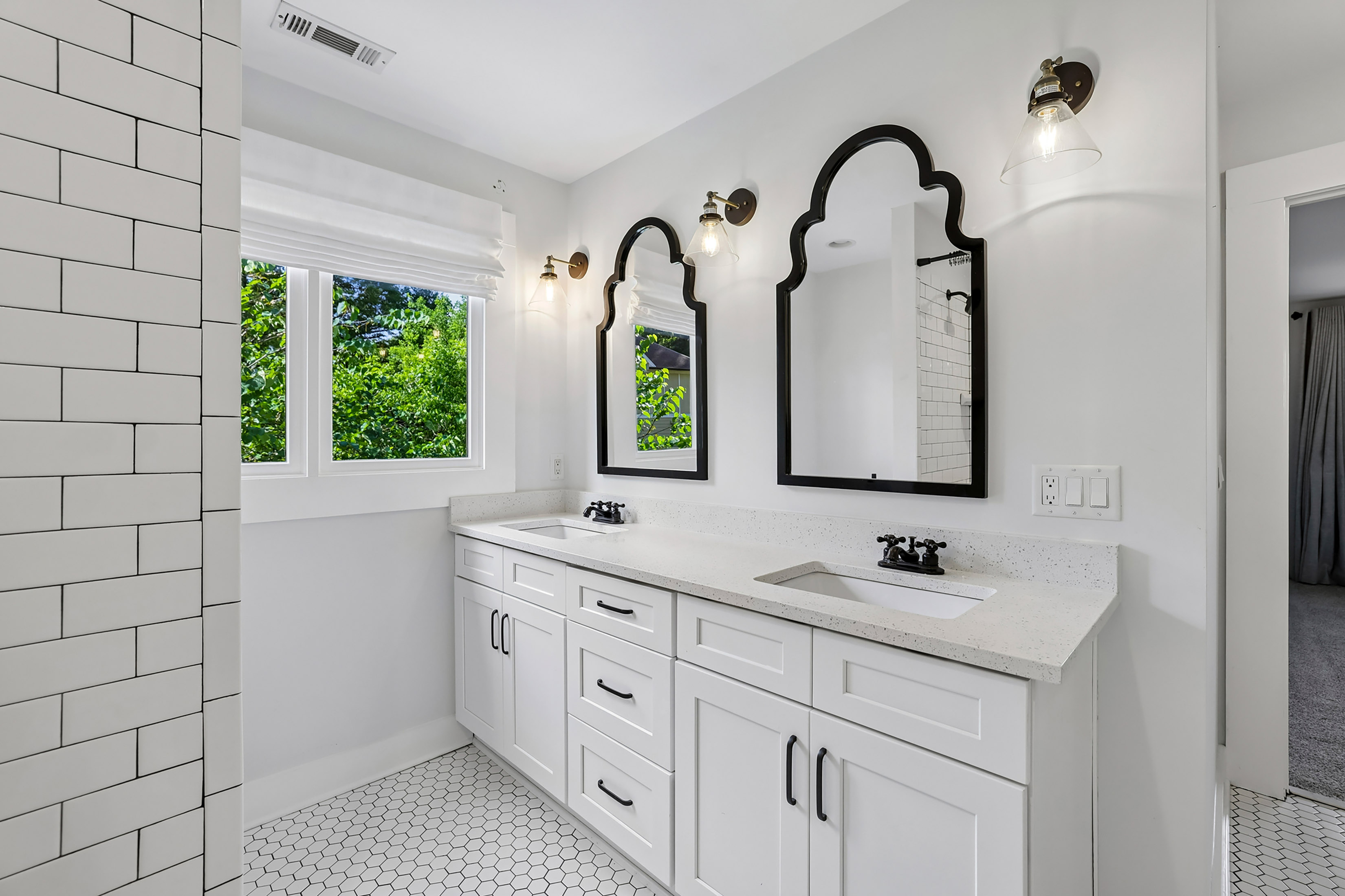  Renovated Bungalow Blends Historic Atlanta Character with Modern Luxury - 物件實景