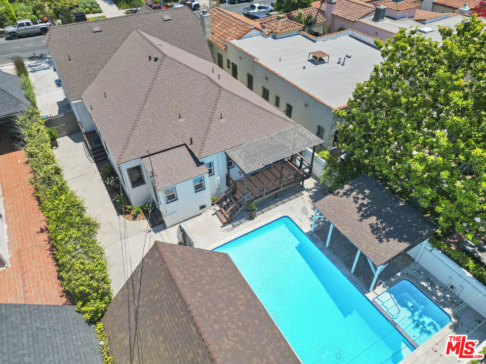 Los Angeles, California, 90036, United States, 3 Bedrooms Bedrooms, ,3 BathroomsBathrooms,Residential,For Sale,1896825