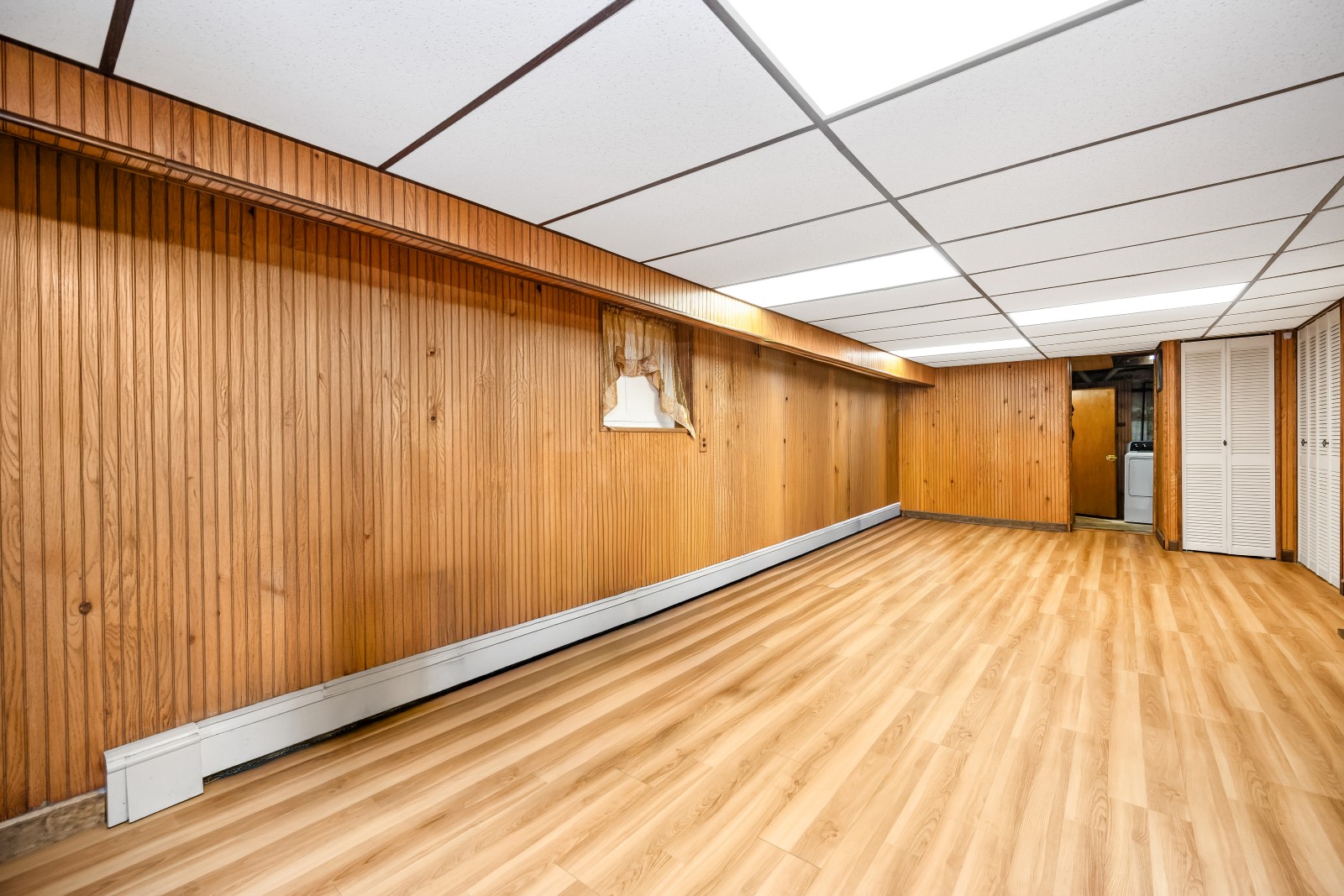 Glendale, New York, 11385, United States, 3 Bedrooms Bedrooms, ,2 BathroomsBathrooms,Residential,For Sale,1932107