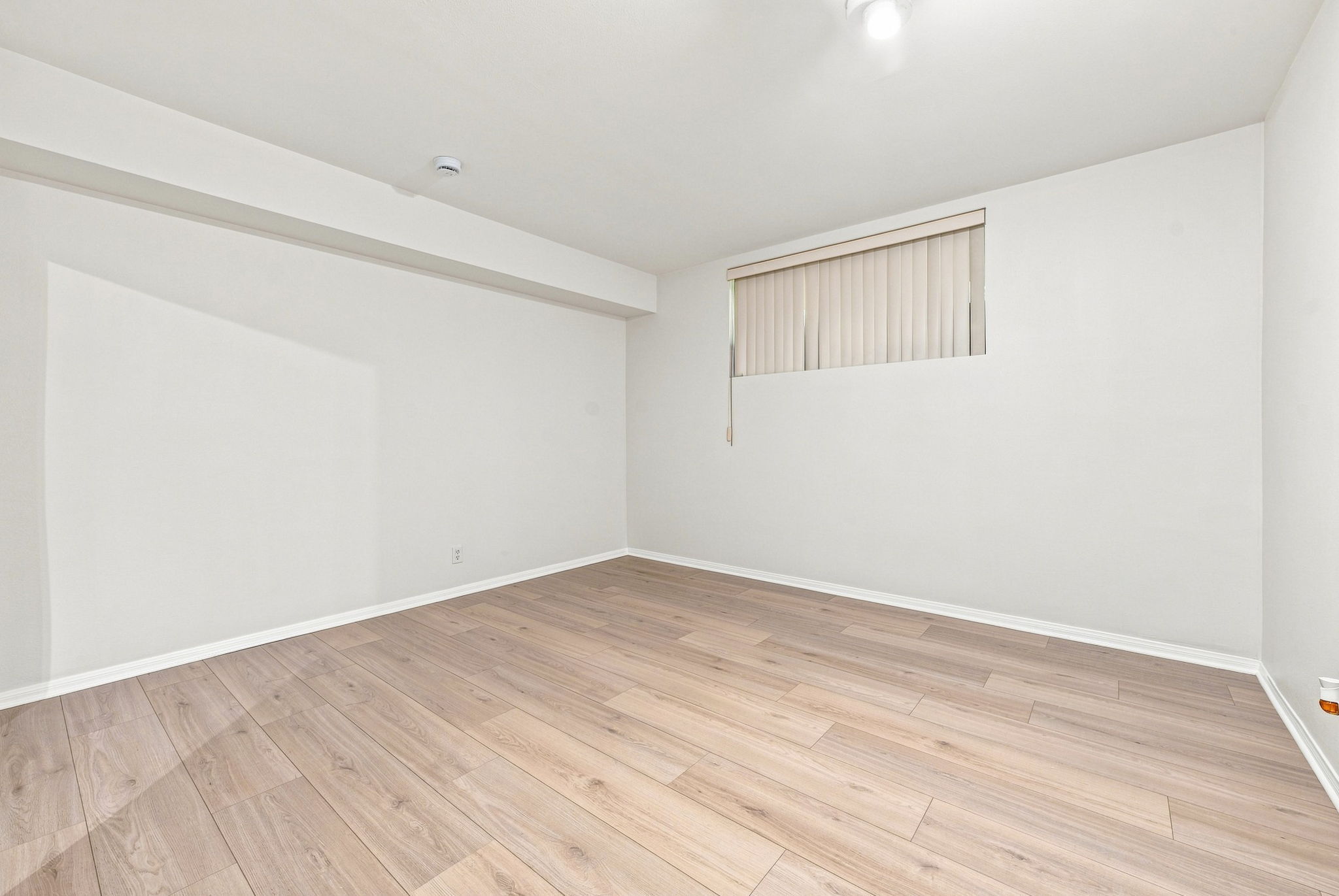  21801 Burbank Boulevard, 83 - 物件實景