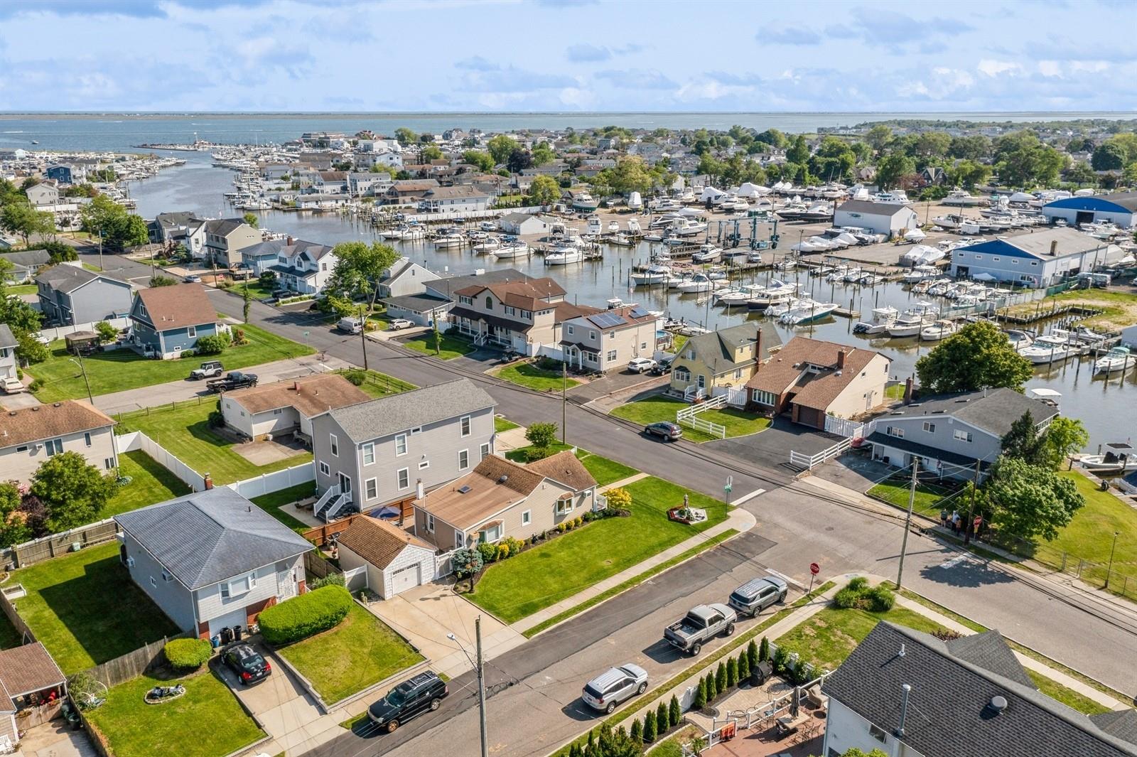 Lindenhurst, New York, 11757, United States, 2 Bedrooms Bedrooms, ,1 BathroomBathrooms,Residential,For Sale,1847928