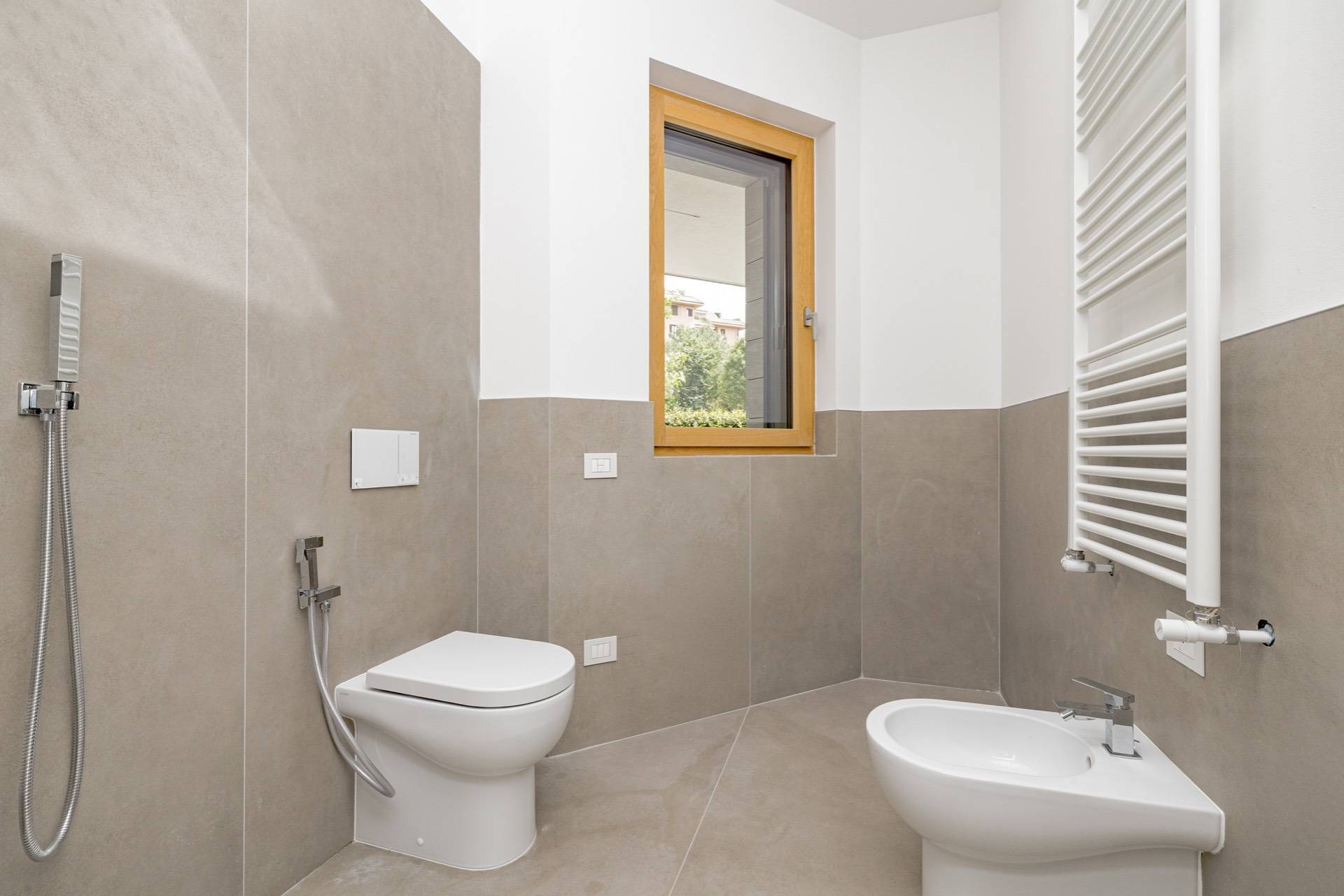 Monza, Monza e Brianza, 20052, IT, 3 Bedrooms Bedrooms, ,3 BathroomsBathrooms,Residential,For Sale,1877596