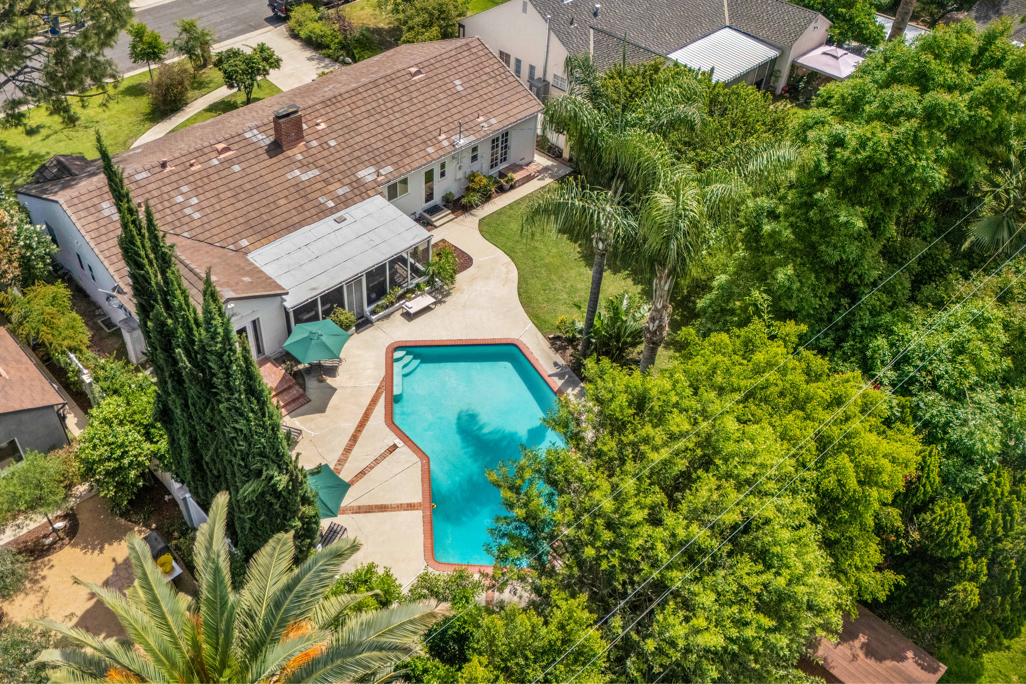  6843 Chisholm Avenue - 物件實景