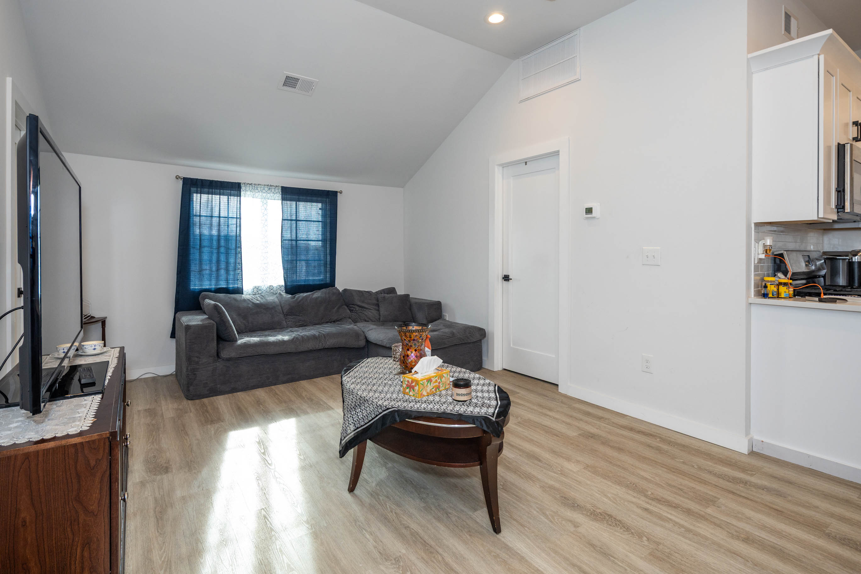 Fords, New Jersey, 08863, United States, 5 Bedrooms Bedrooms, ,2 BathroomsBathrooms,Residential,For Sale,2005682