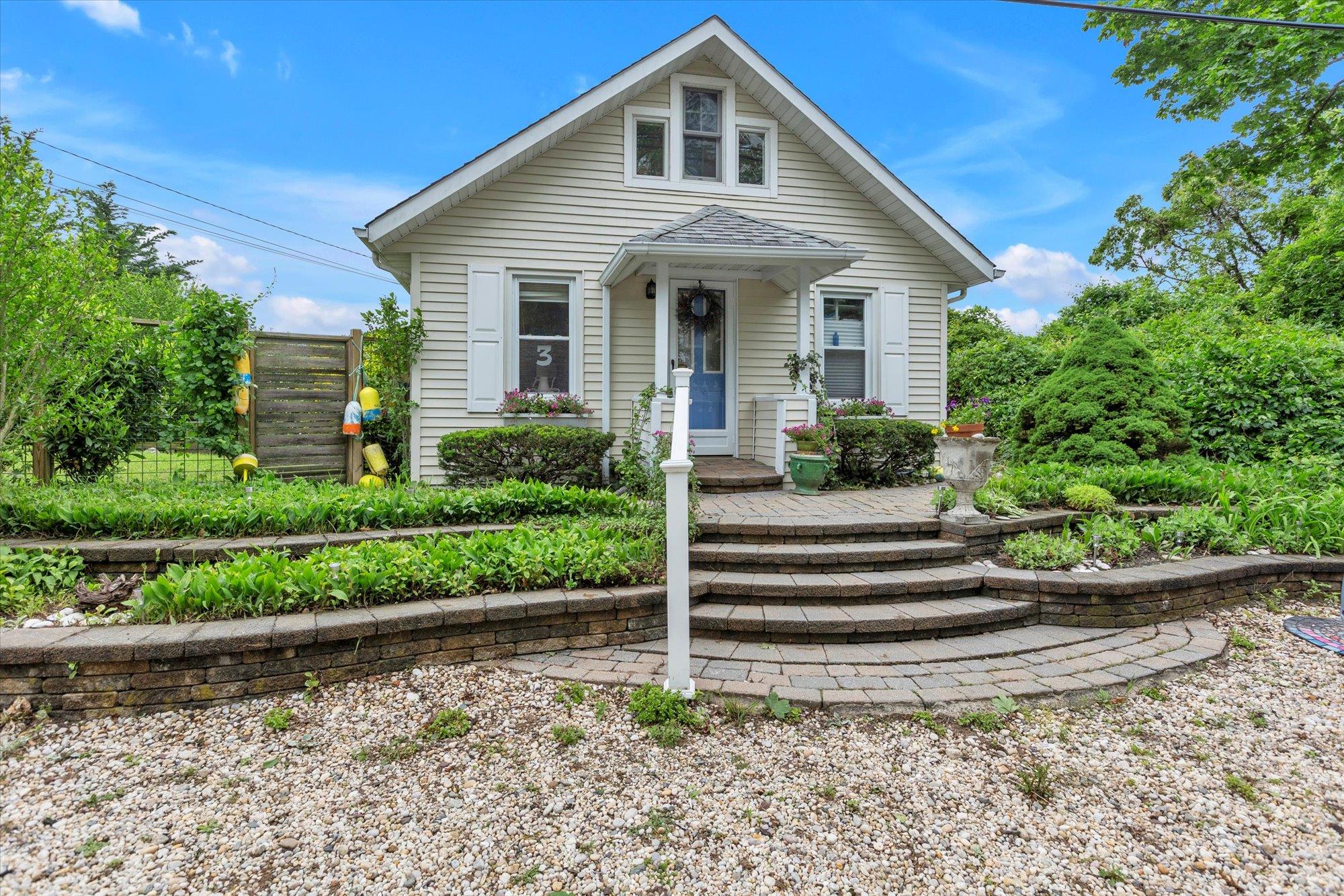 Northport, New York, 11768, United States, 2 Bedrooms Bedrooms, ,1 BathroomBathrooms,Residential,For Sale,1828550