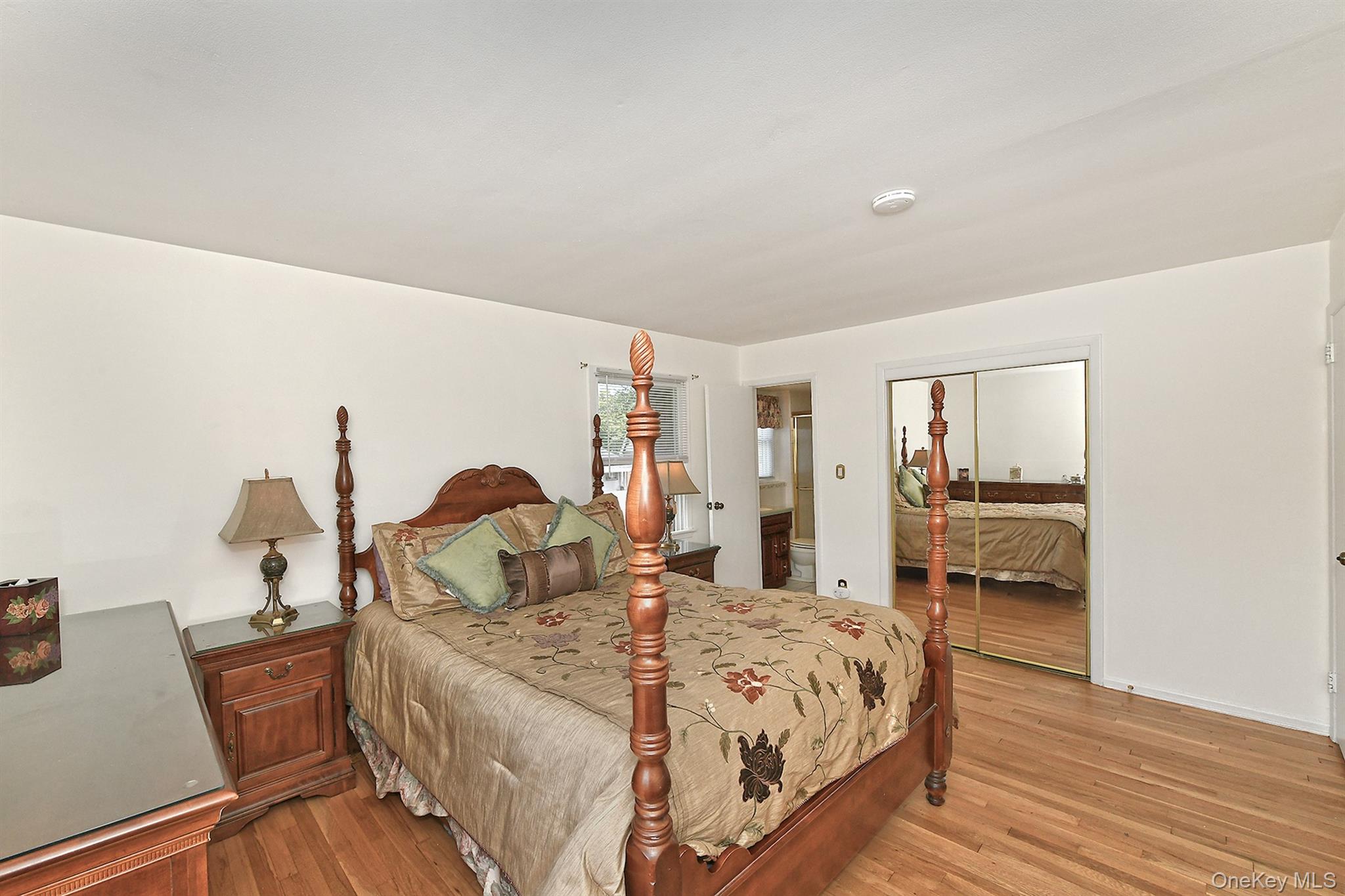 Hicksville, New York, 11801, United States, 3 Bedrooms Bedrooms, ,3 BathroomsBathrooms,Residential,For Sale,1932624