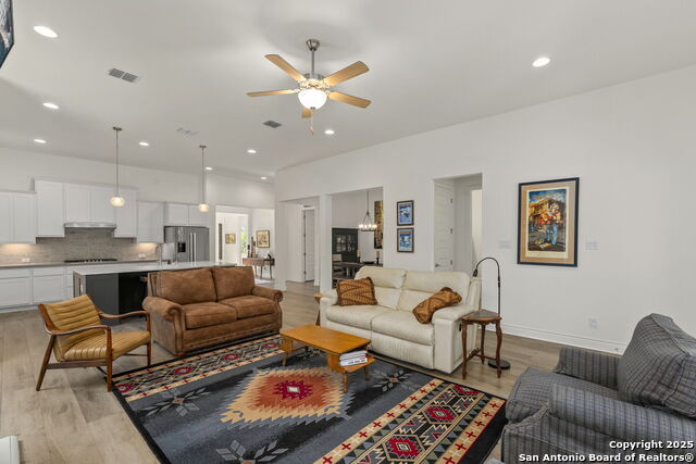 Boerne, Texas, 78006, United States, 4 Bedrooms Bedrooms, ,3 BathroomsBathrooms,Residential,For Sale,1848970