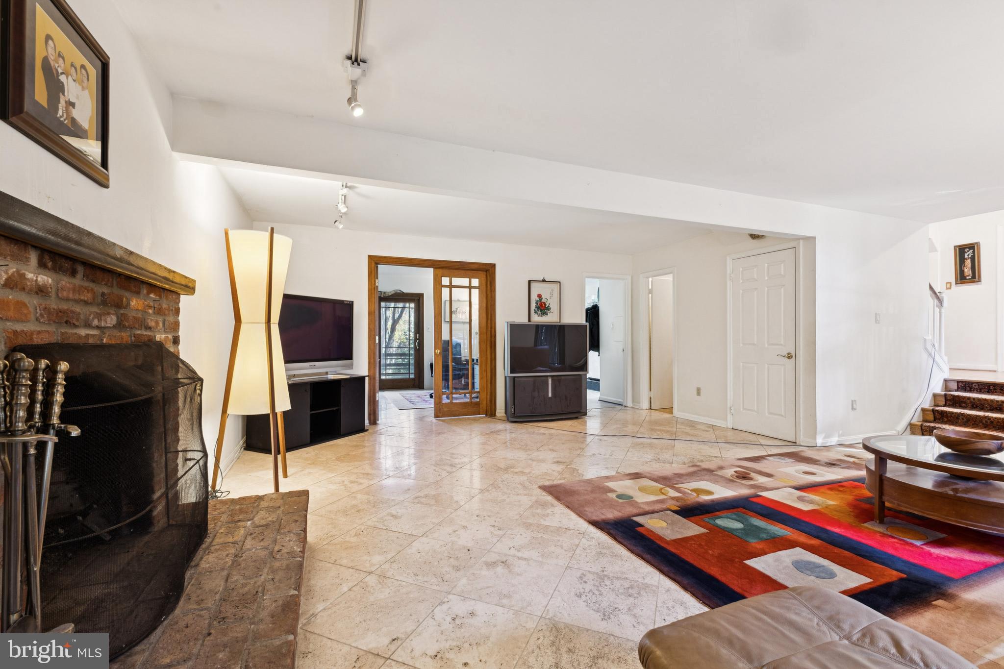 Oakton, Virginia, 22124, United States, 4 Bedrooms Bedrooms, ,3 BathroomsBathrooms,Residential,For Sale,2001478