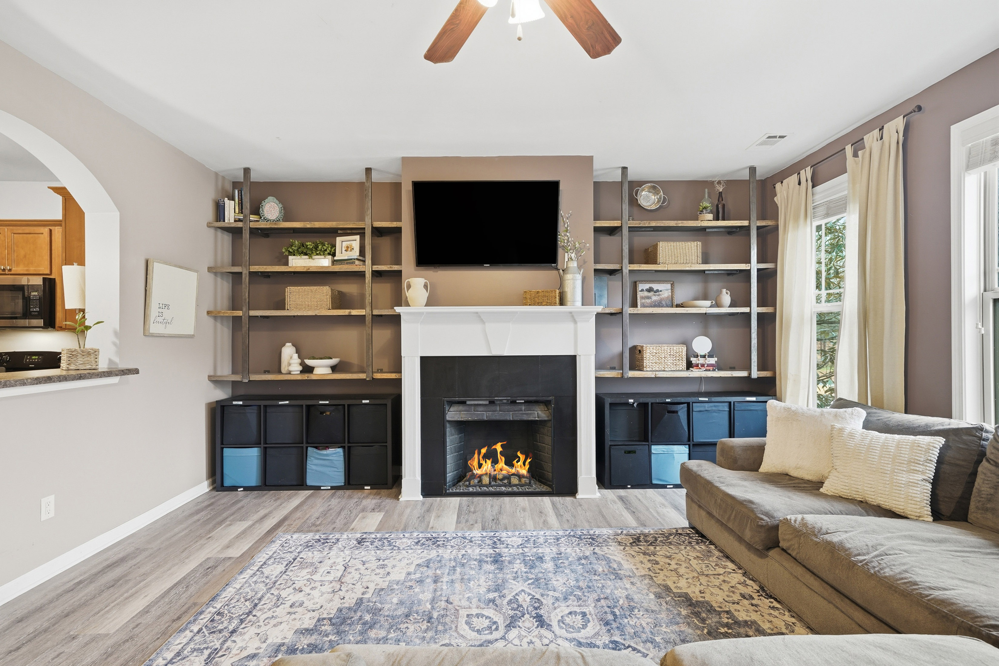  Charming End-Unit Townhome at the End of a Peaceful Cul-de-Sac - 物件實景