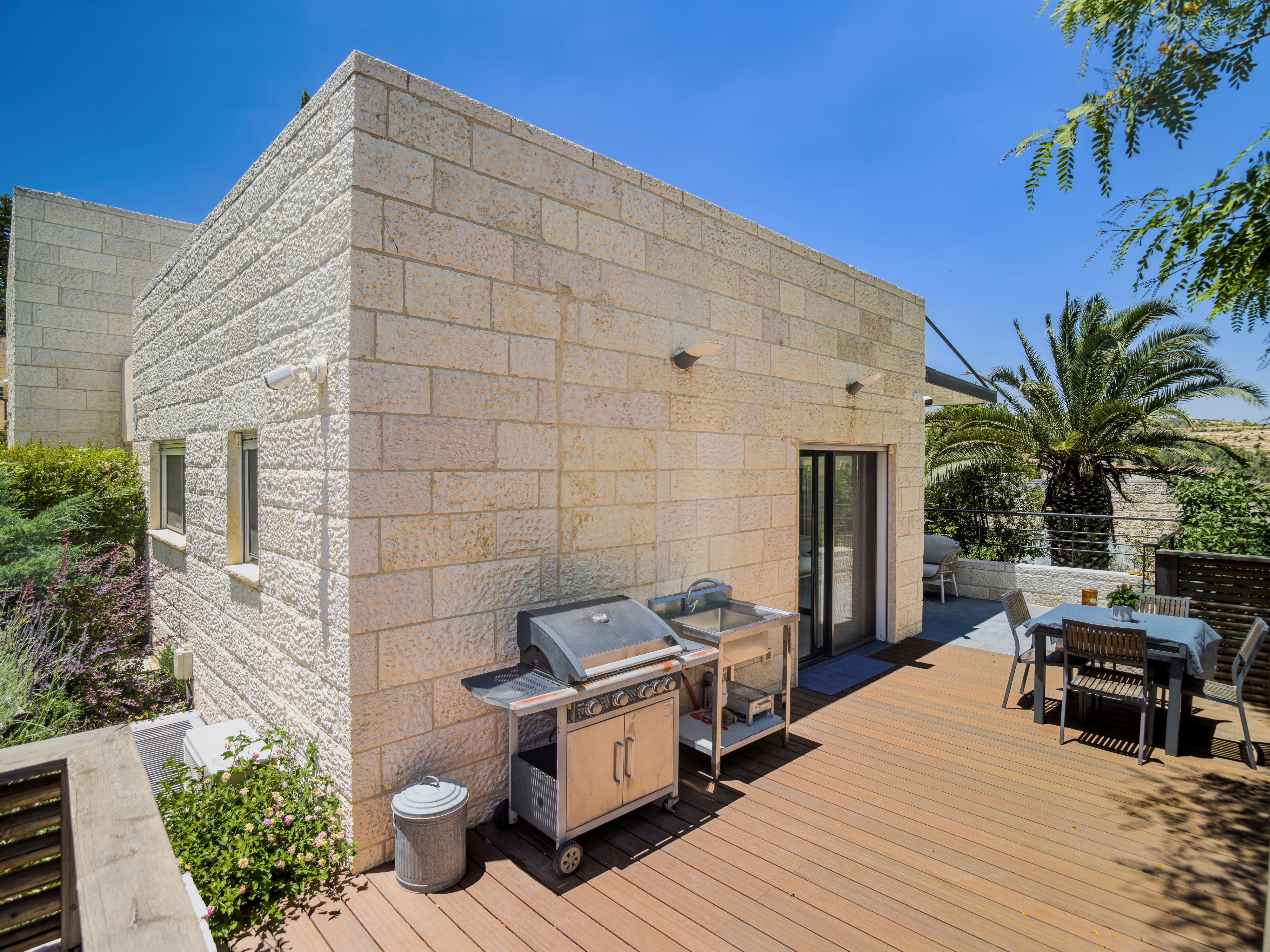  Elegant Private Home Surrounded by Lush Gardens in the Heart of Mevaseret Zion - 物件實景
